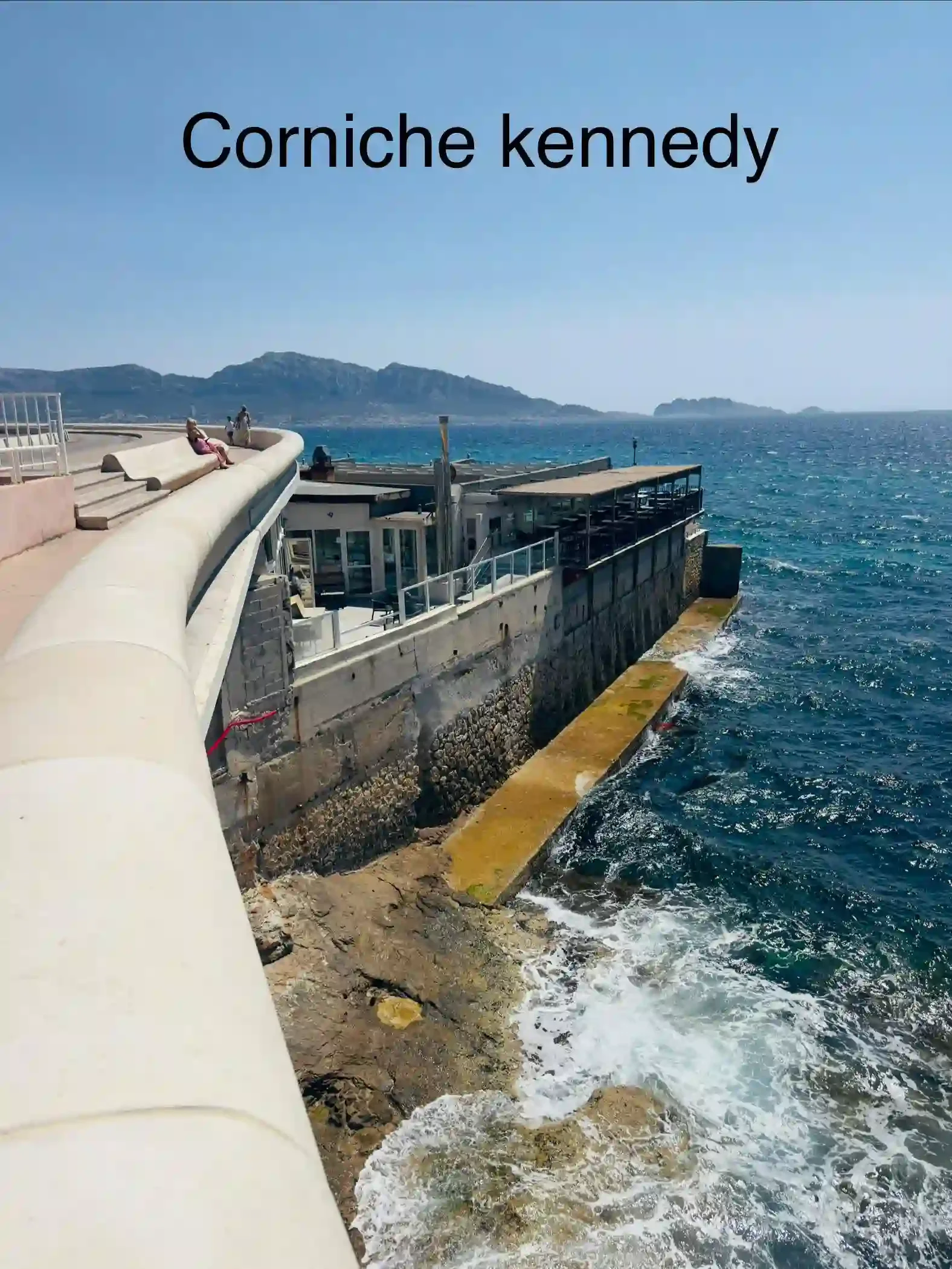 Piste cyclable de la Corniche Kennedy à Marseille en vélo électrique