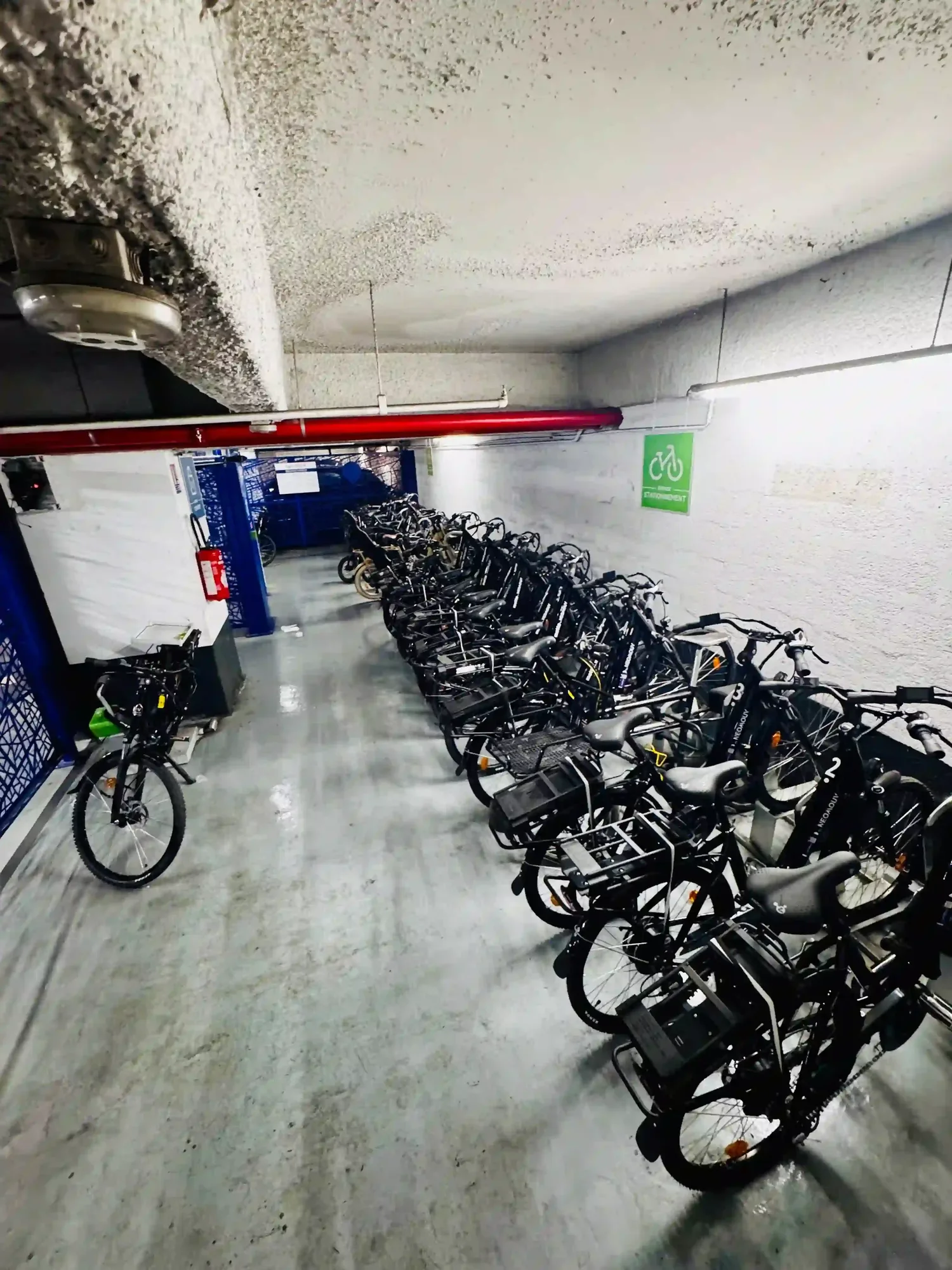 Station Navia Mobility : parking sécurisé de vélos électriques au Vieux-Port à Marseille