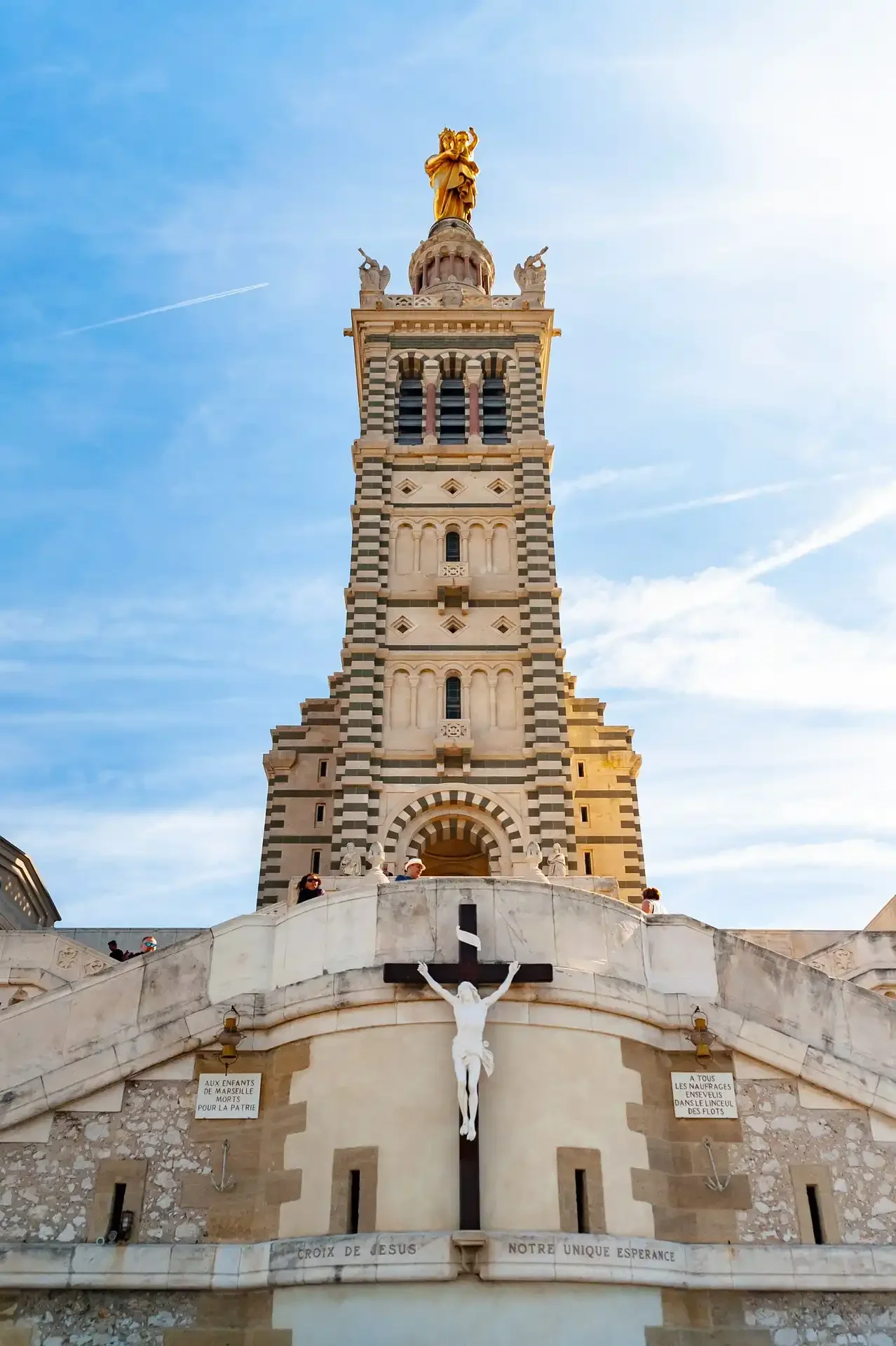 Notre-Dame de la Garde à Marseille, accessible en vélo électrique Navia Mobility