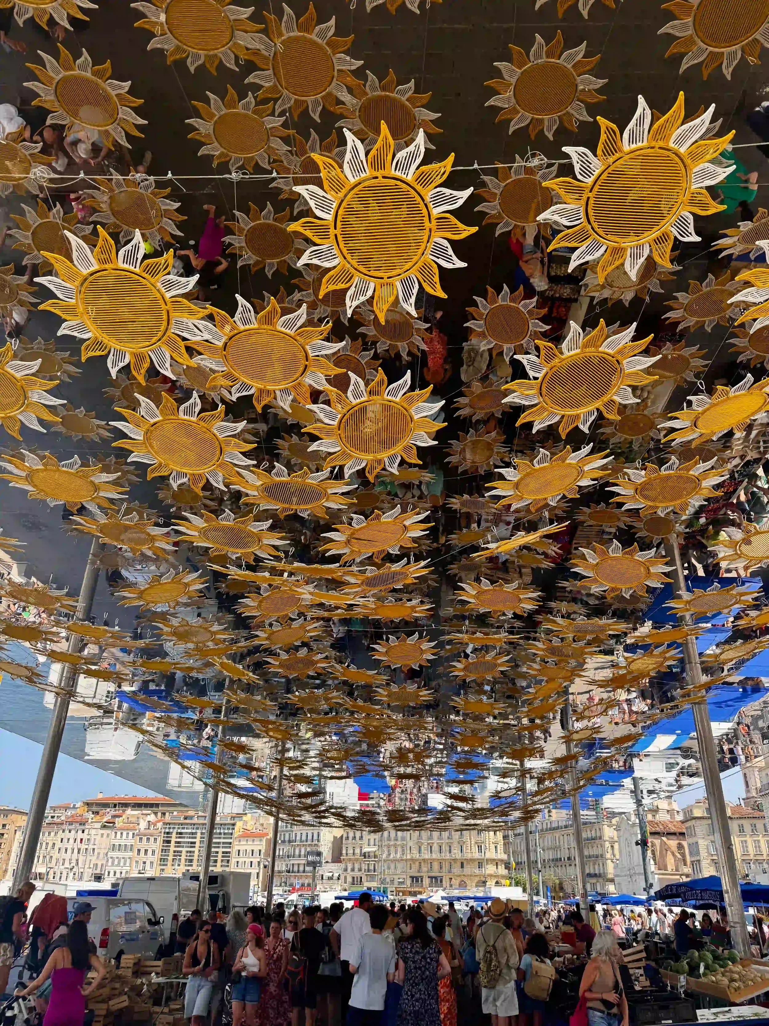 Ombrière de Norman Foster à Marseille, étape vélo électrique Navia Mobility