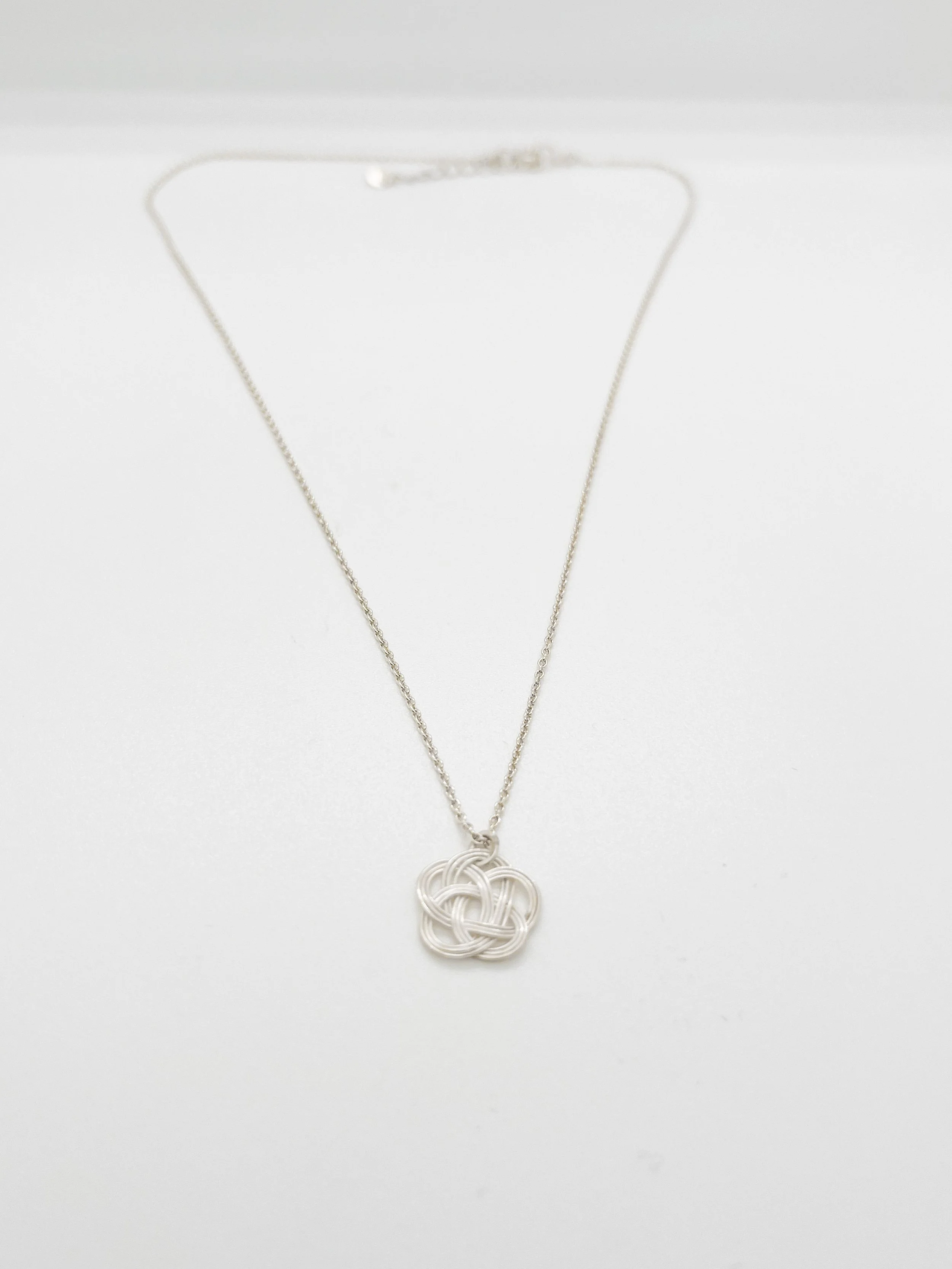 Collier fleur de prunier