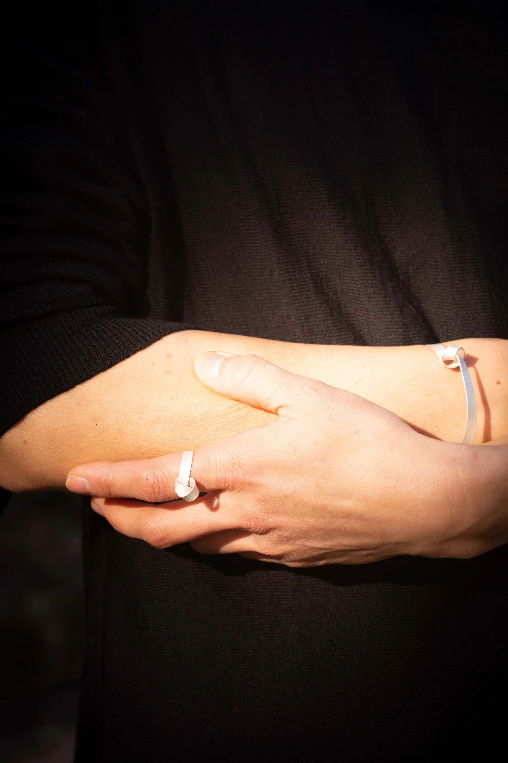 maikoshinagawa-creation-bijoux-argent-massif-925-provence-montauroux-france-bracelet-noeud-bague-scaled.jpg