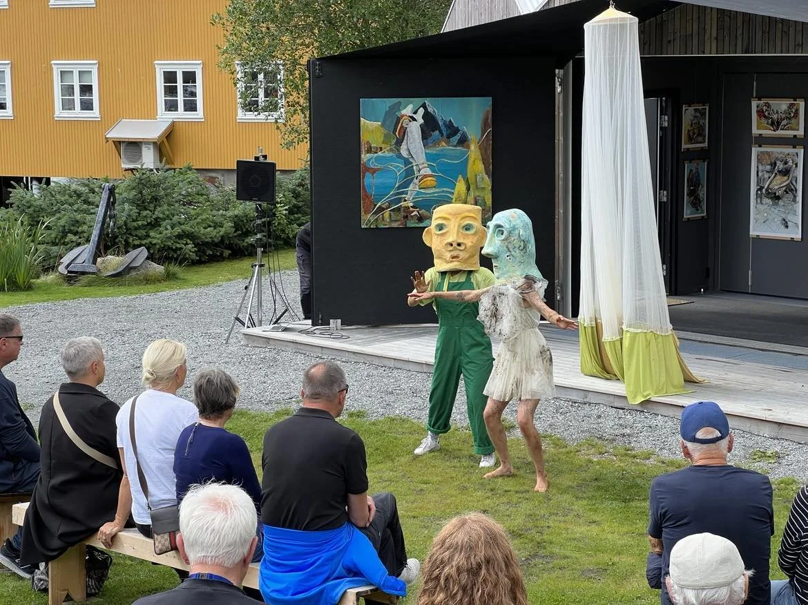 Tusen takk til teater studenter fra Nord universitet. som sto for åpning av kunstutstillingen
 