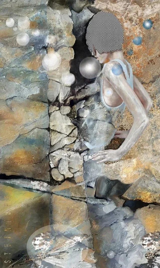 Kunstverk som forestiller en kvinne med avkuttet ansikt, omgitt av steiner og sirkler, skaper en surrealistisk og abstrakt scene.