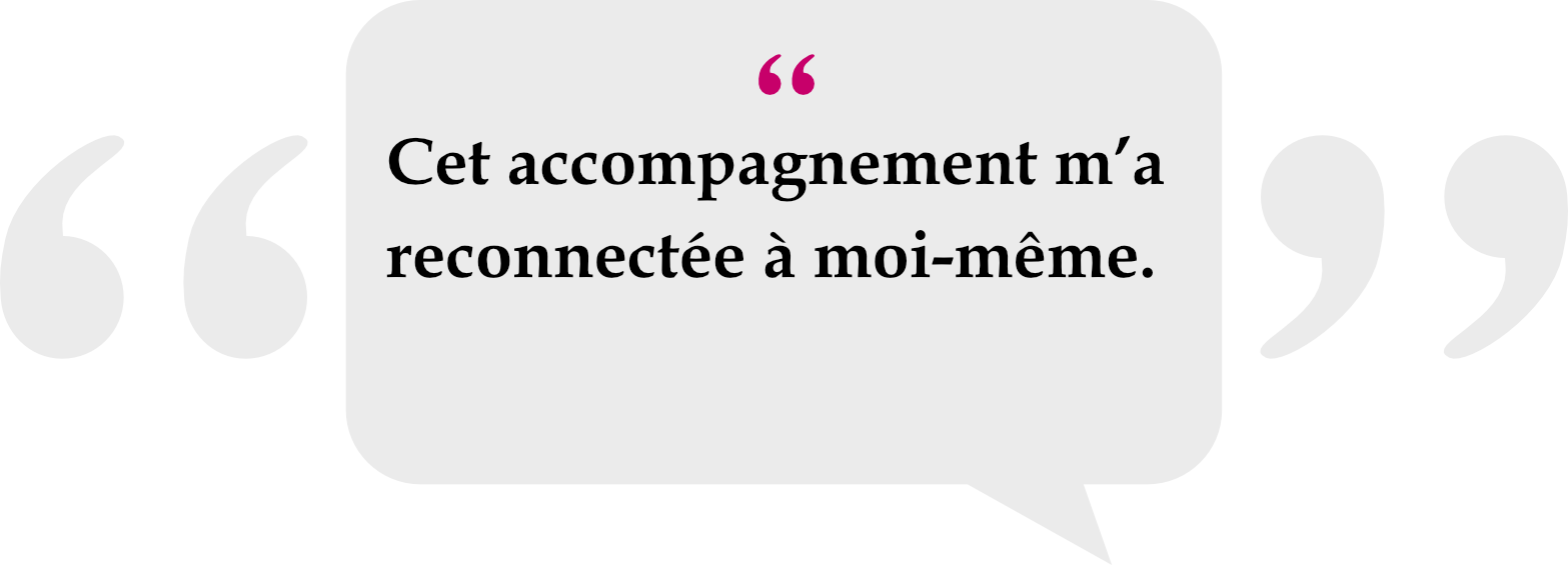 Une citation dans une bulle de dialogue: "Cet accompagnement m'a reconnectée à moi-même".