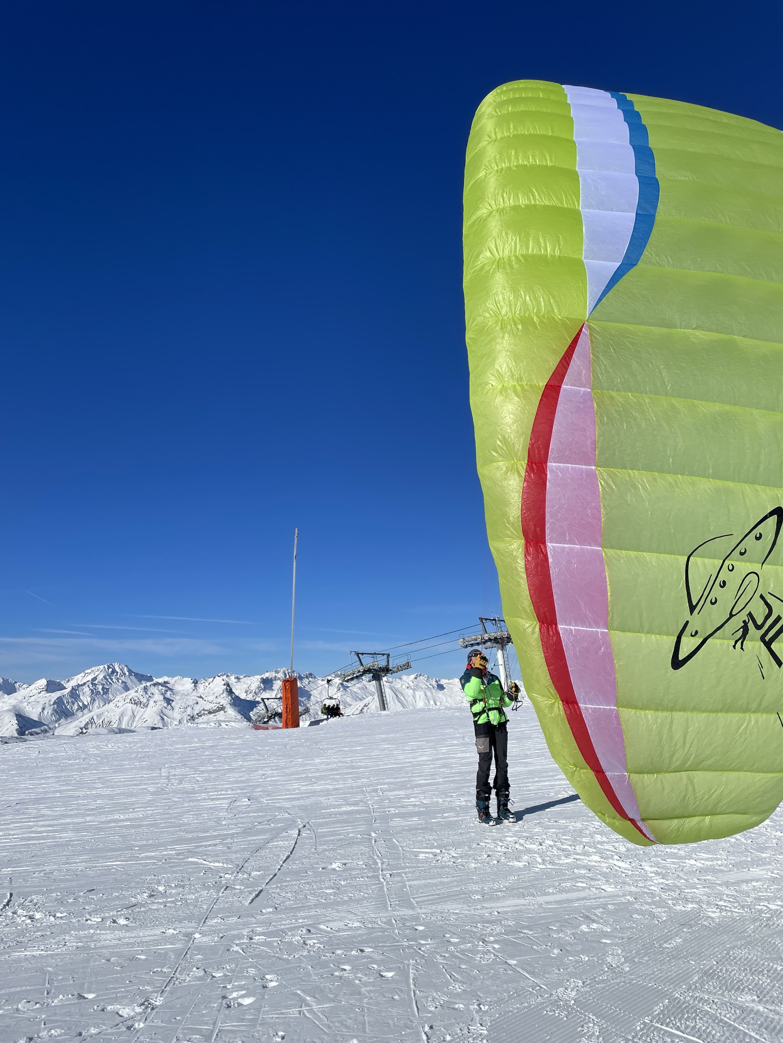 Pourquoi certaines écoles de parapente enseignent sur monosurface