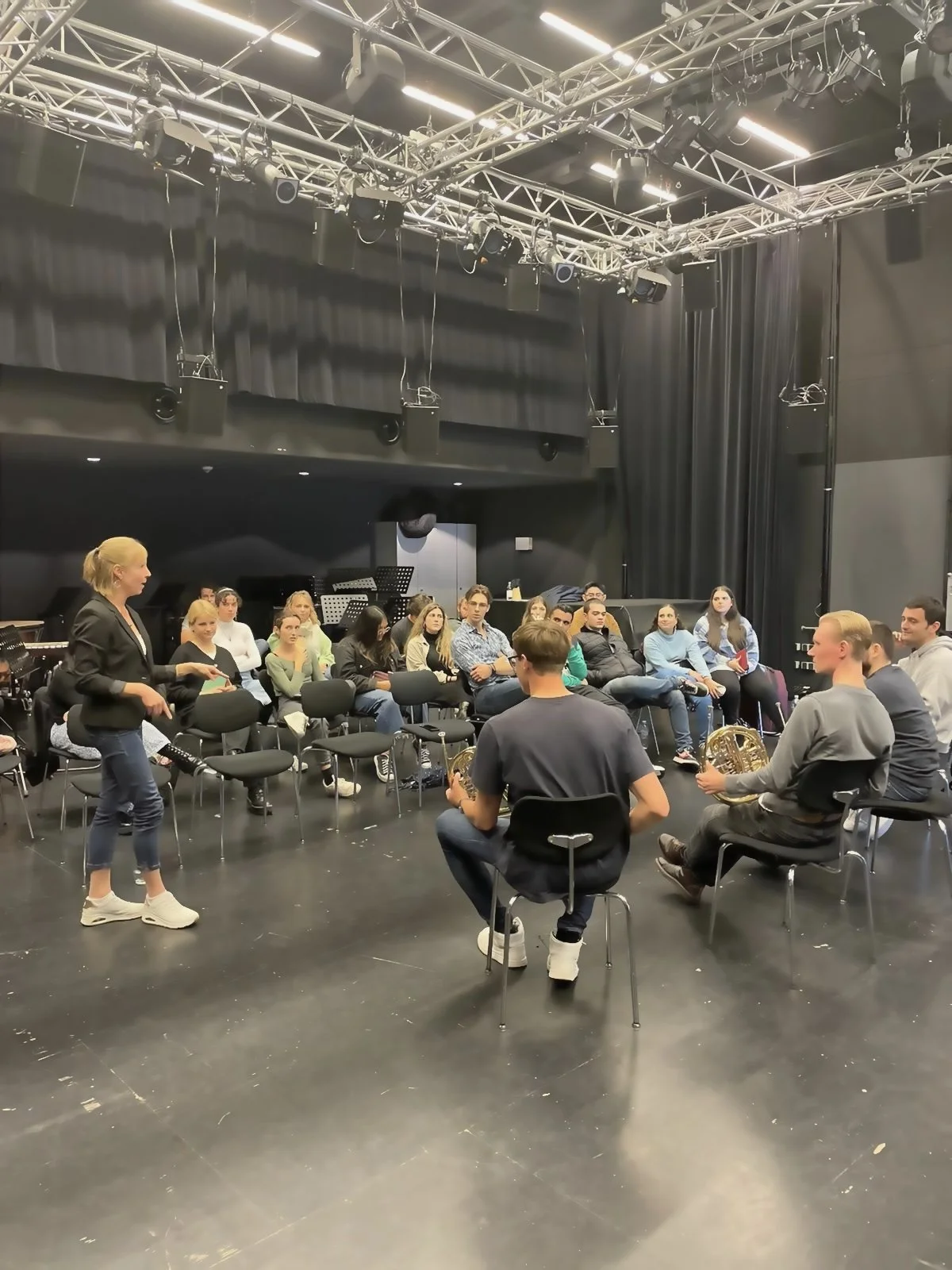 Kristina Mascher-Turner giving a masterclass at the Hochschule für Musik Karlsruhe, class of Prof. Will Sanders, 2023