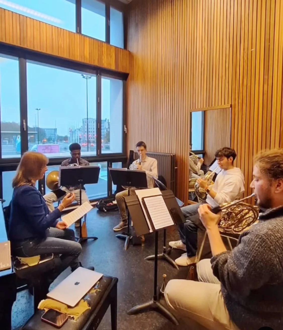 Kristina Mascher-Turner coaching the horn section of the Mahler Student Festival Orchestra, Royal Conservatory Antwerp, 2024