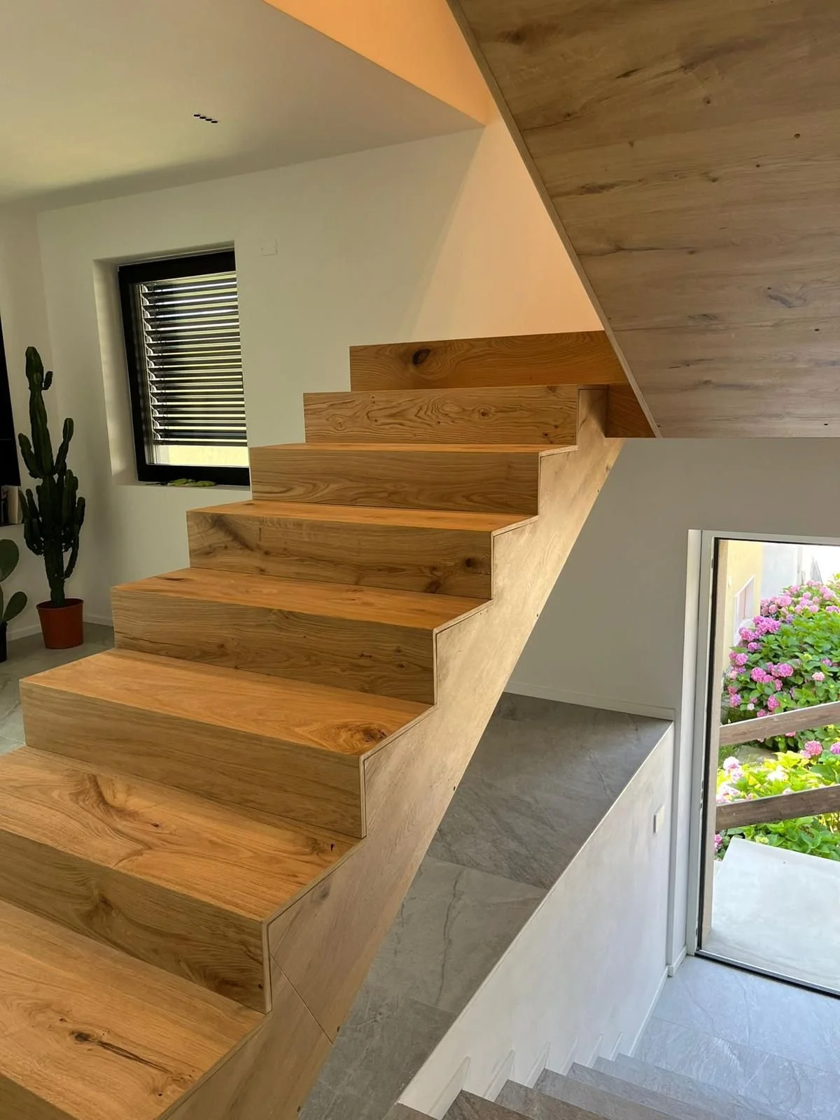 Scala in rovere rustico a Selva di Levico