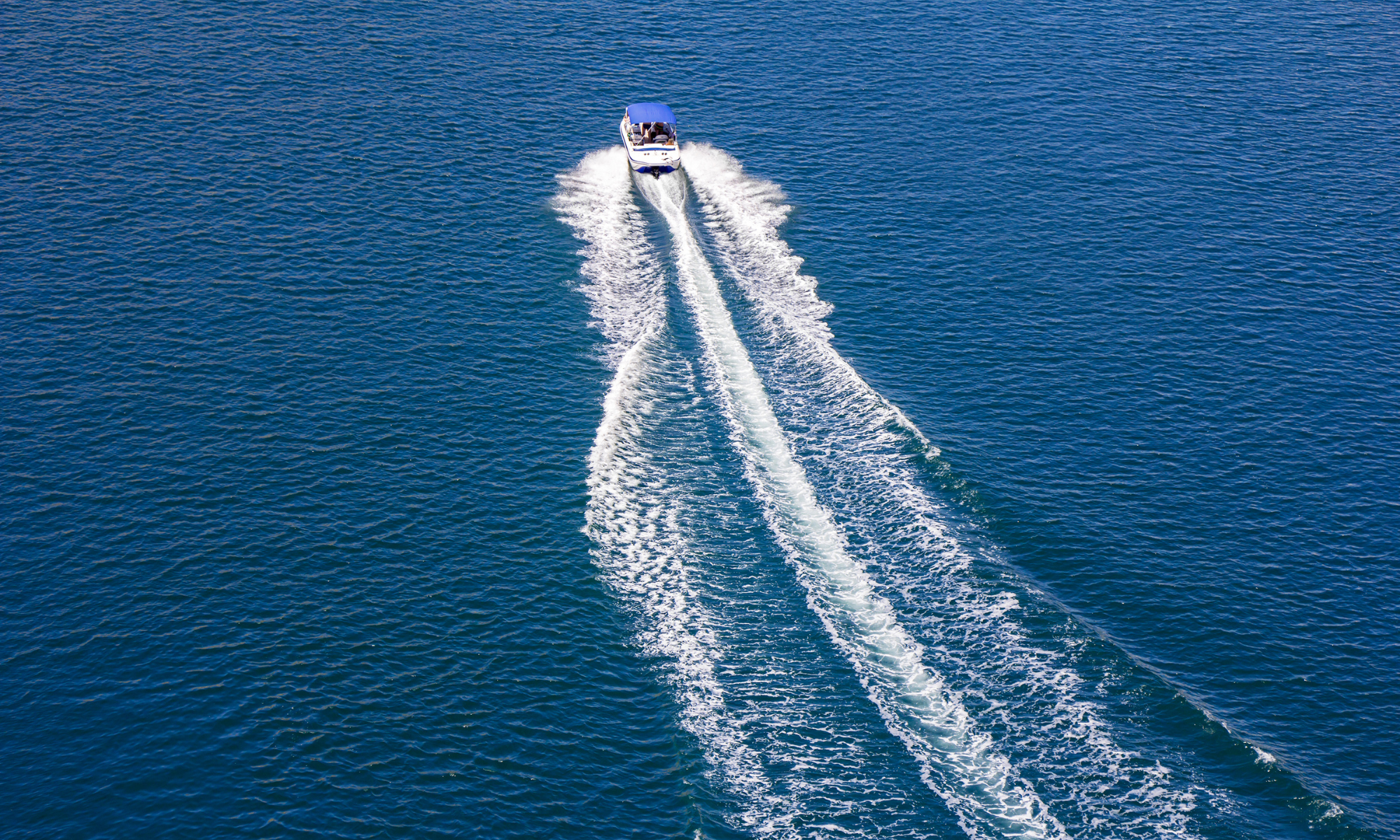 Speedboat moving through Bermuda waters, representing responsive insurance solutions by Atlantic Security Limited