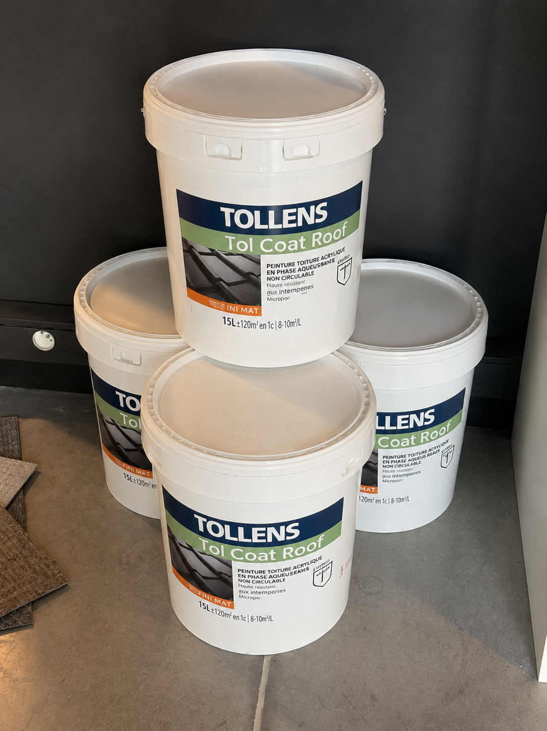 Pour les toitures, les terrasses, les surfaces exposées. La peinture imperméabilisante Tollens Tol Coat Roof protège autant qu'elle finit. Parce que la couleur, c'est aussi dehors.