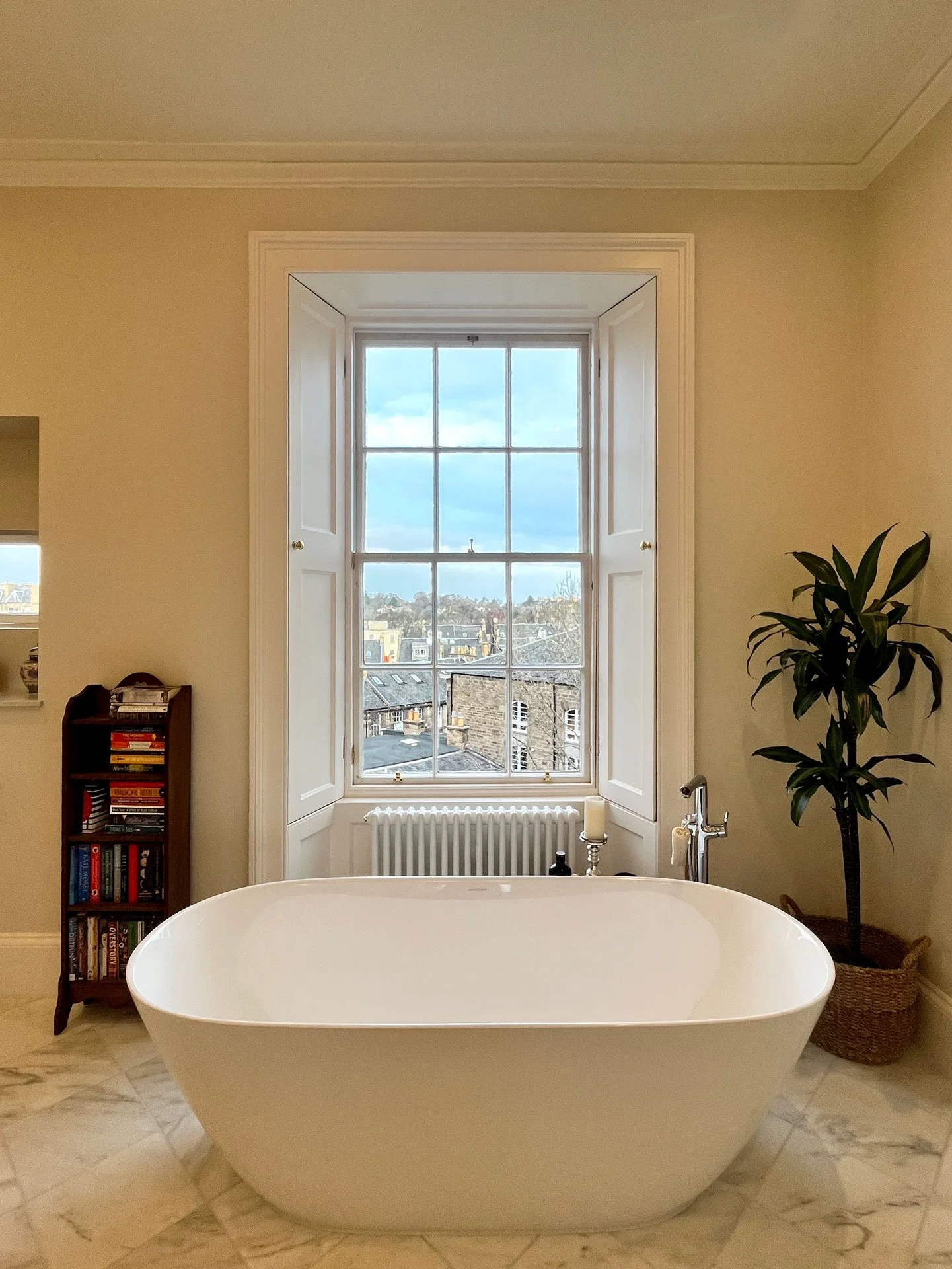 Contemporary ensuite within Category A listed Georgian townhouse, Edinburgh — Lowland Architects