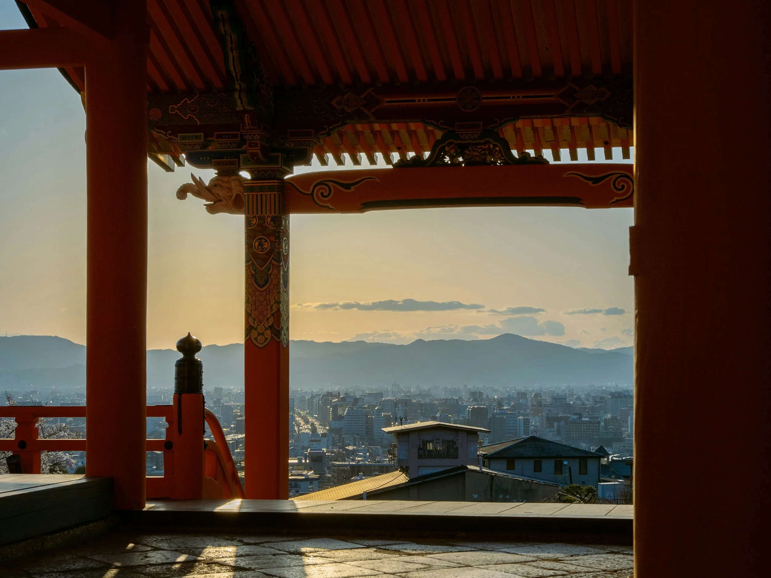 kyoto-temple-gate-sunset-japan-itinerary