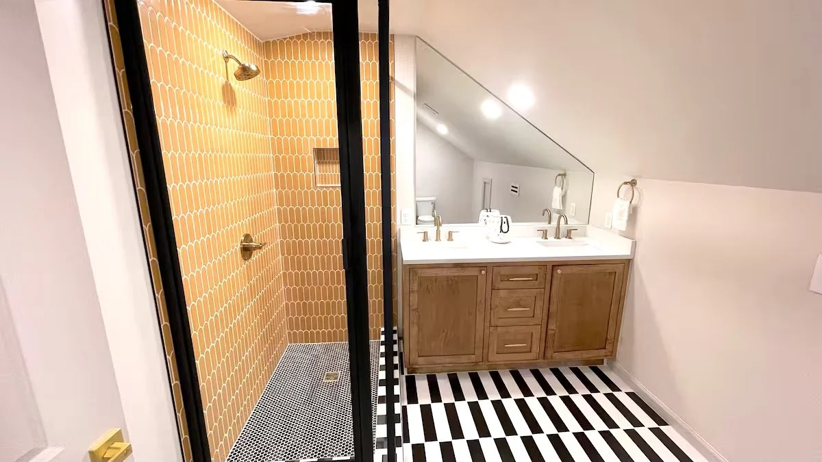 garage - bath.jpg