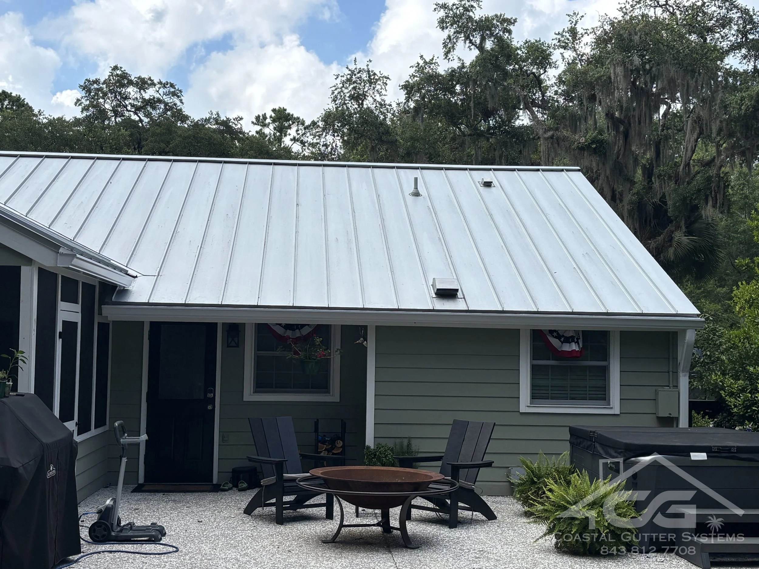 Beaufort, SC-
Seamless Gutter Replacement and Installation with Leaf Guard and Drainage System