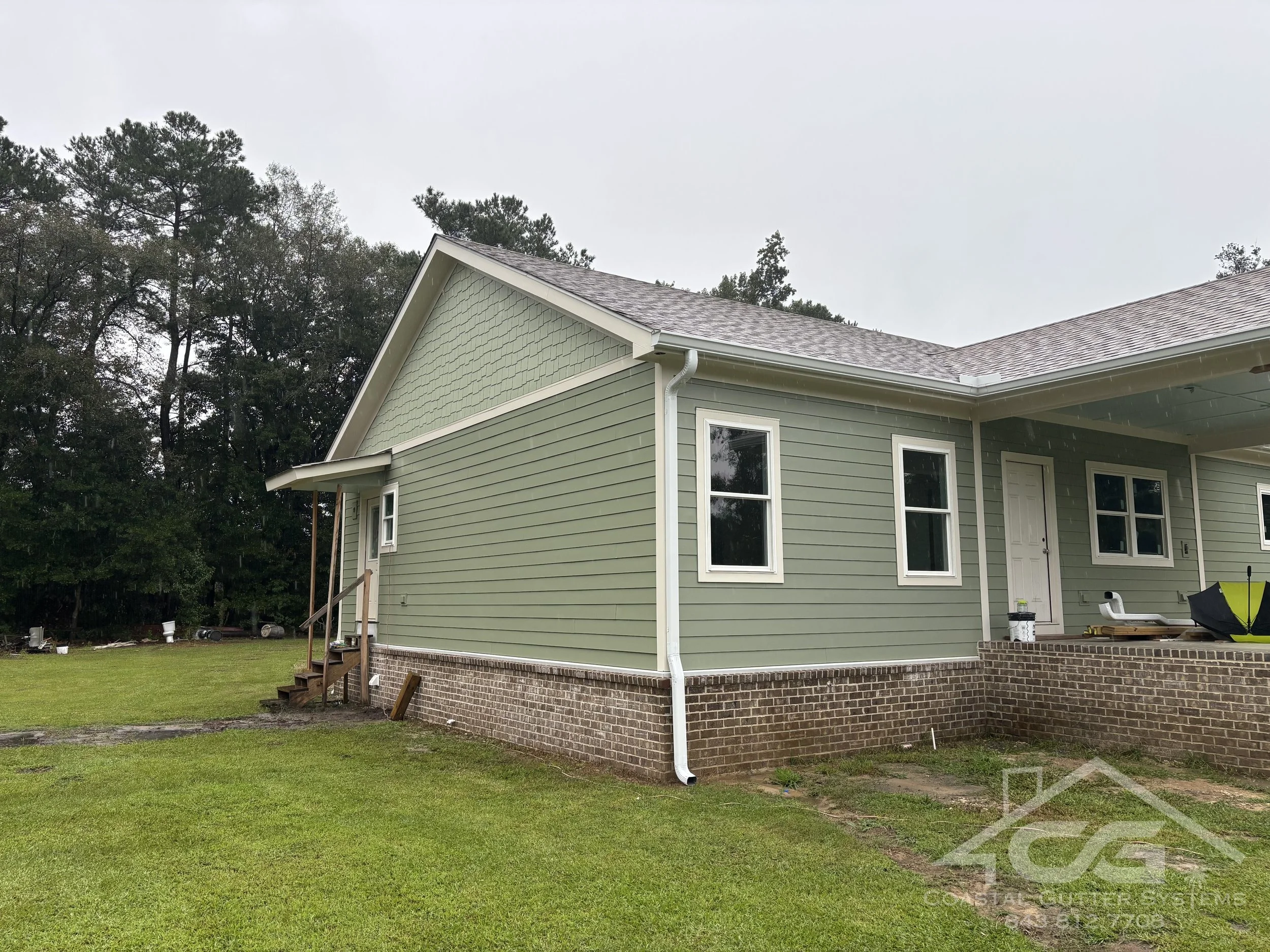 Ridgeville, SC- Seamless Gutter Installation with Leaf Guard