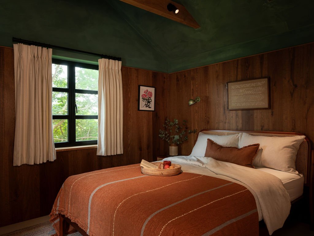 Cabinroom-3.jpg