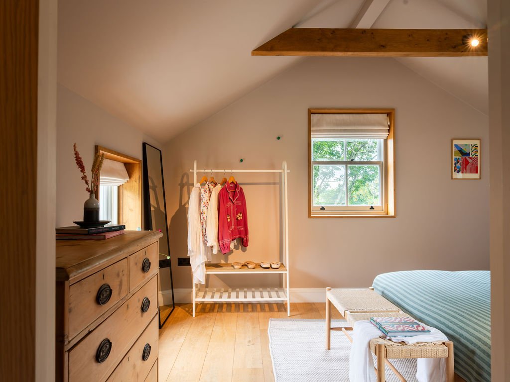 Pinkbedroom-2.jpg