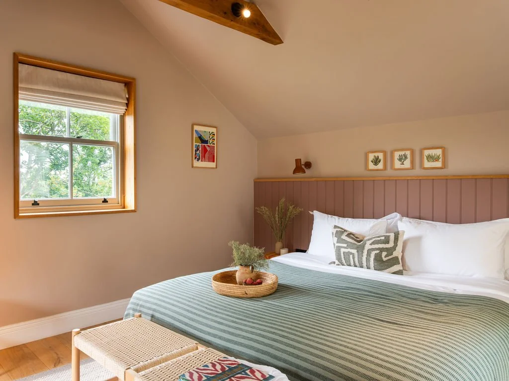 Pinkbedroom-3.jpg