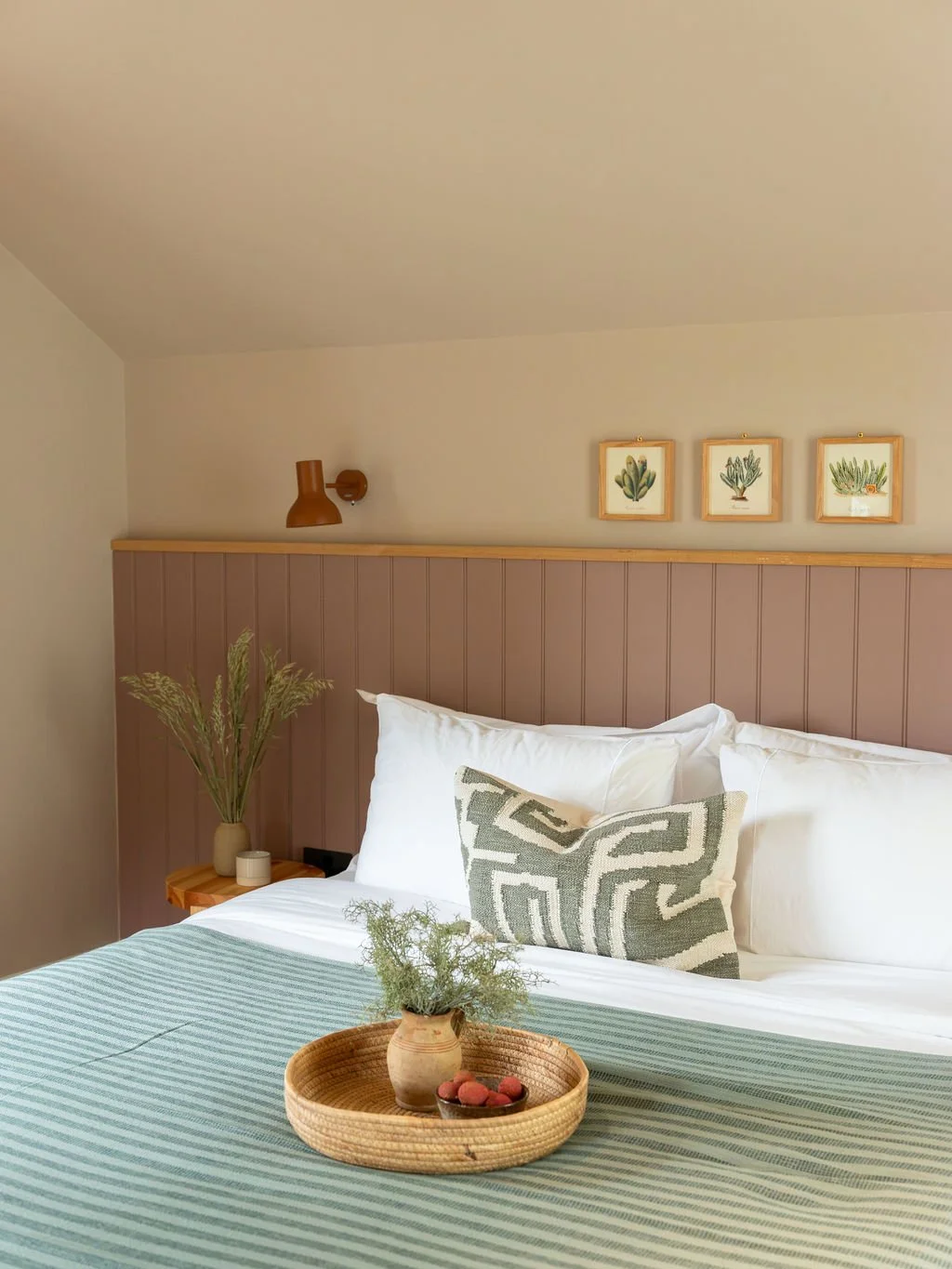 Pinkbedroom-8.jpg