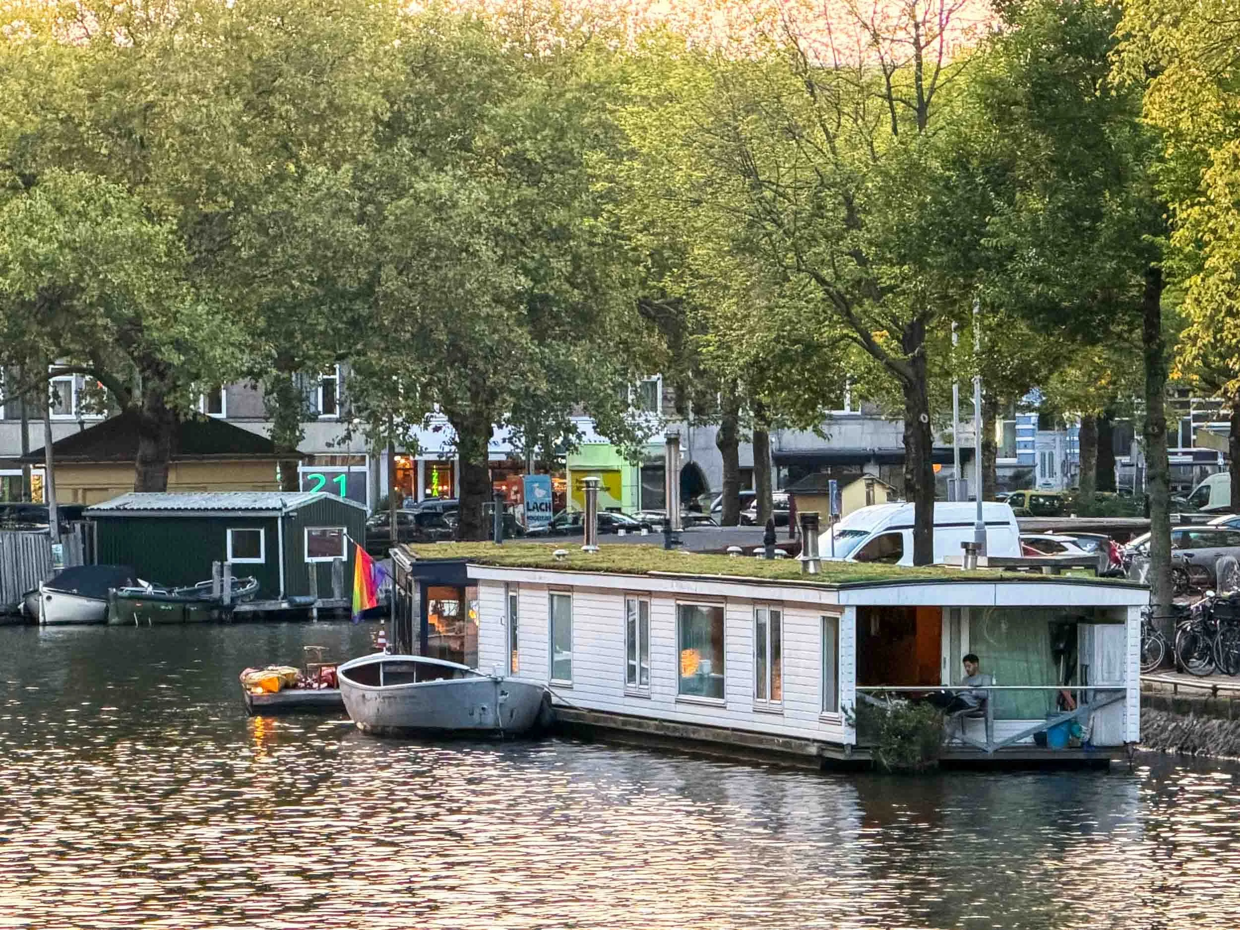 202609291916-IMG_3534-Amsterdam-Houseboat 4.jpg