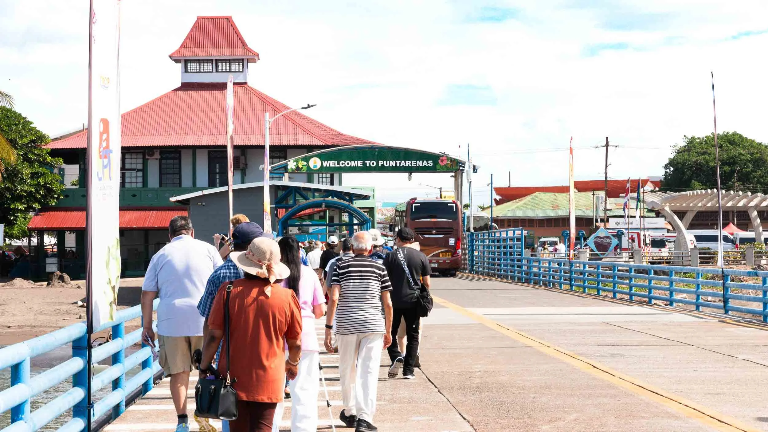 The city of Puntarenas welcomes guests 
