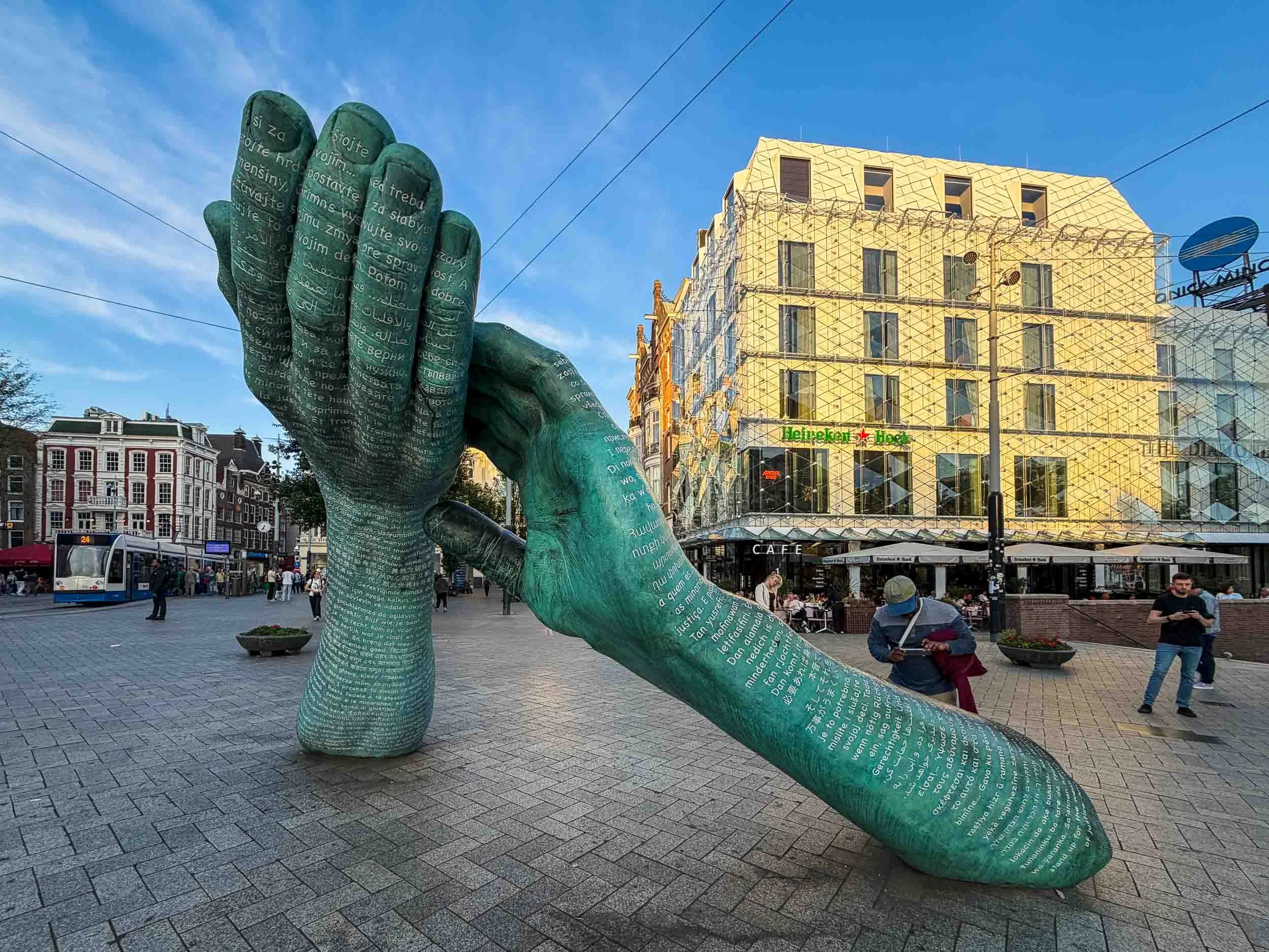 202609291835-IMG_3526-Amsterdam-Hands in the city 2.jpg