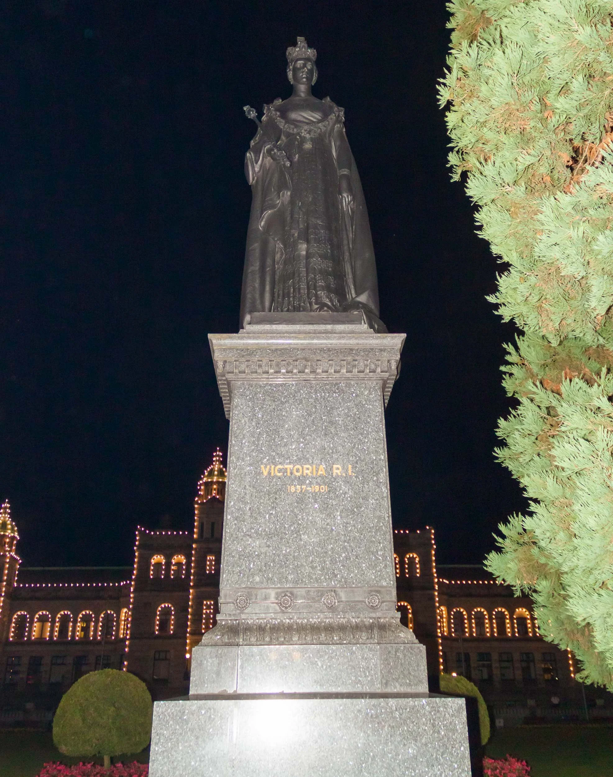 20140906-IMG_3994-Victoria-Monument to Queen Victoria.jpg