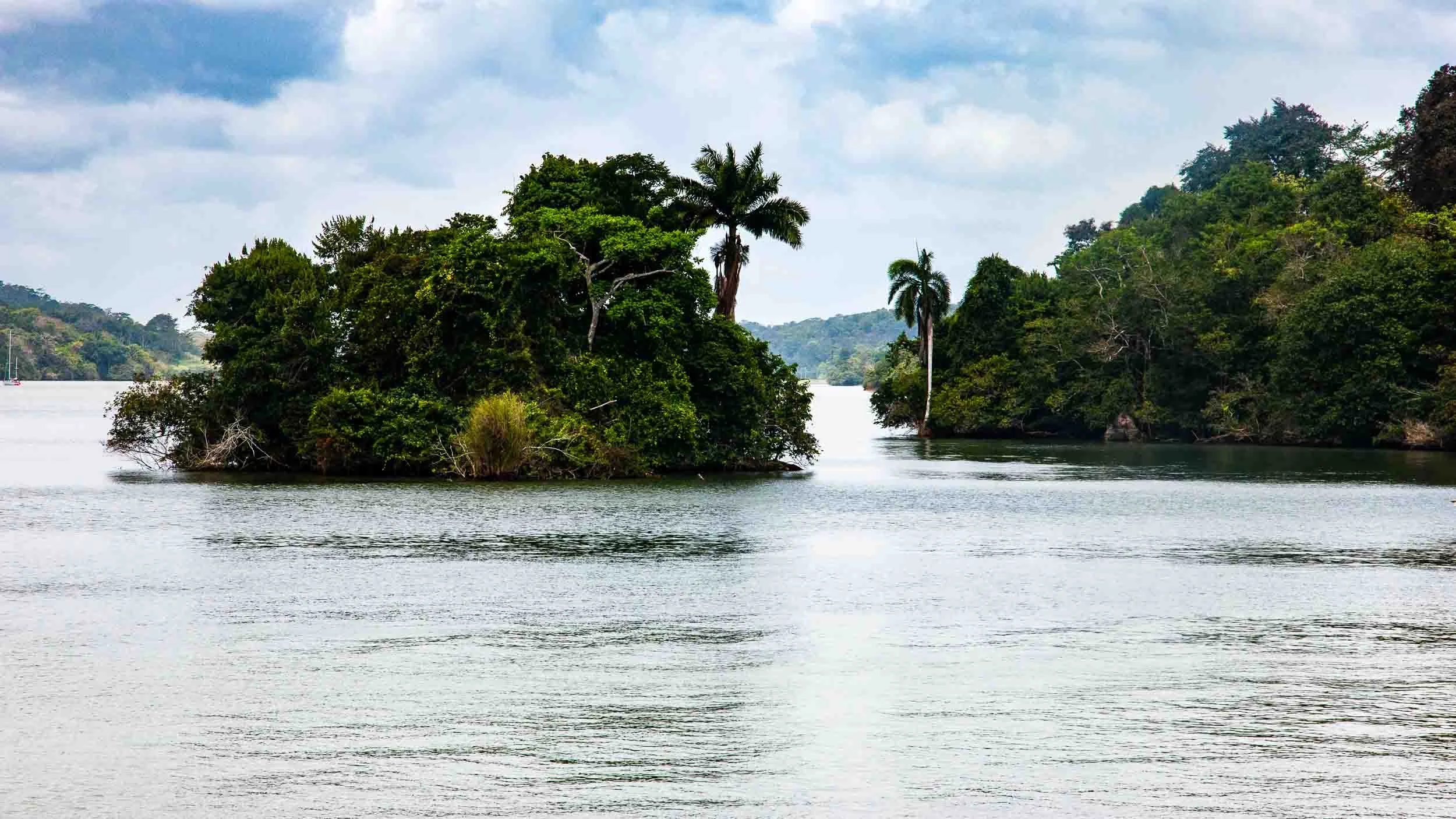Cruising the Gatun Lake.