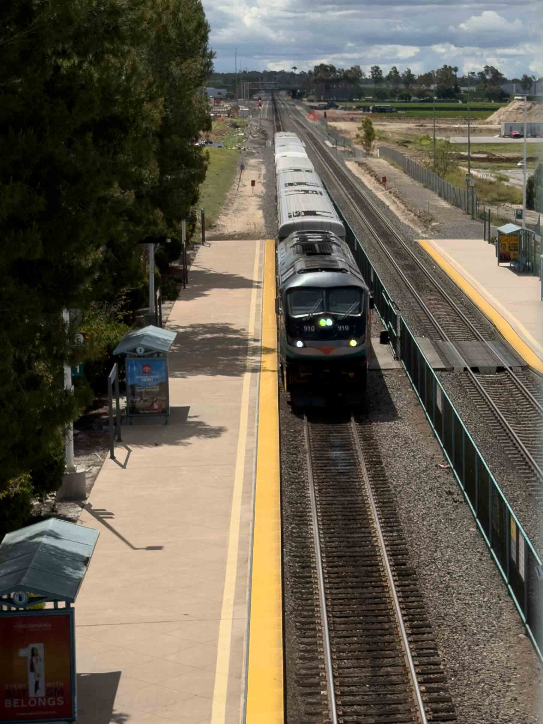 A northbound train on track 1
