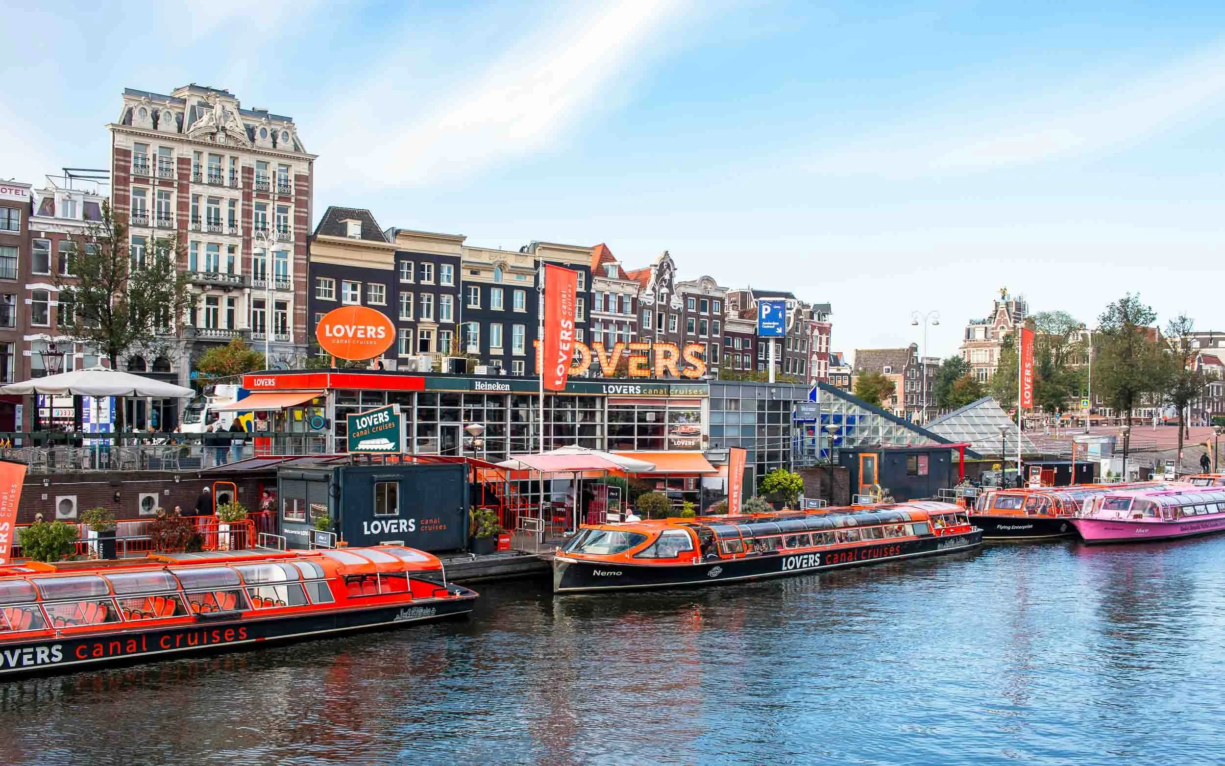 202610021101-IMG_8769-Amsterdam-Canal boats.jpg