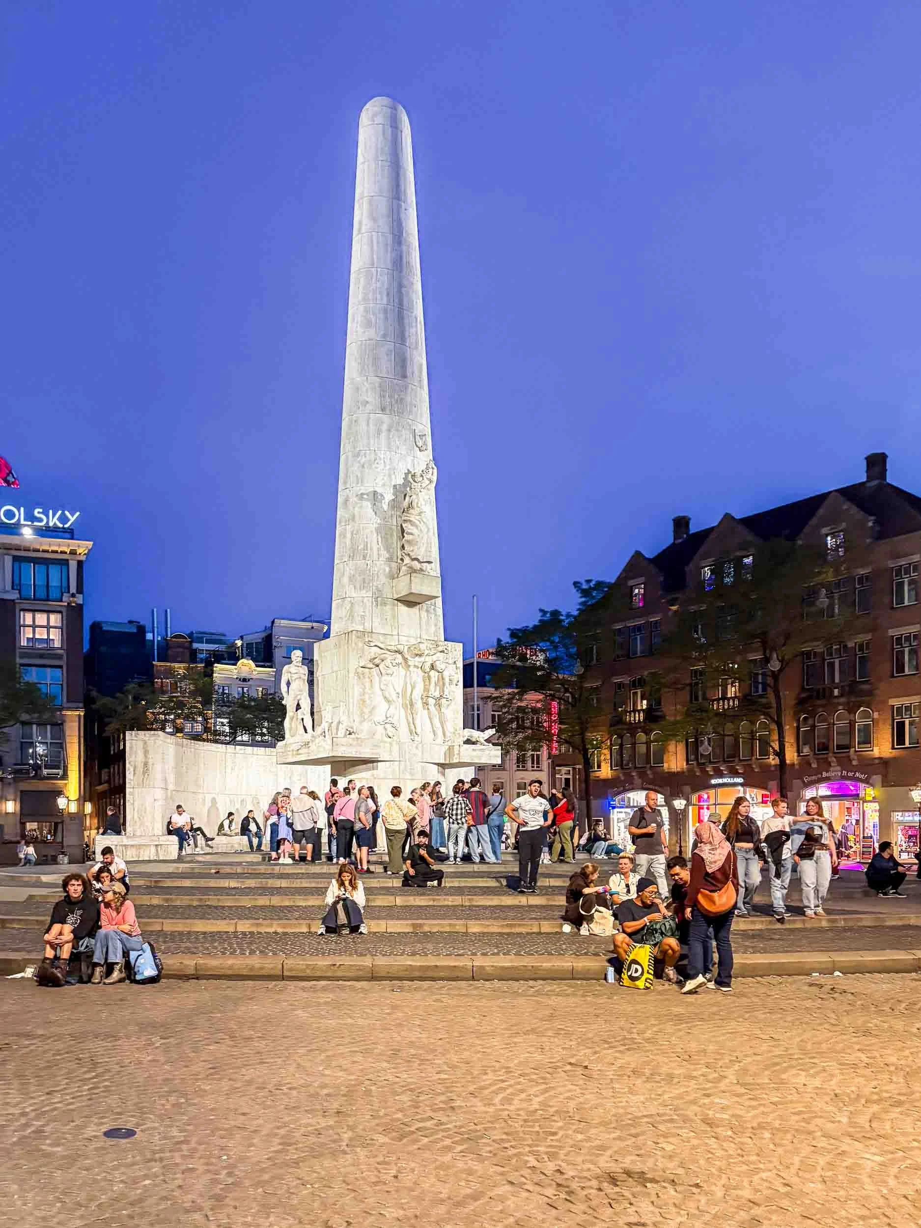 202609291956-IMG_0088-Amsterdam-The monument in dam square.jpg