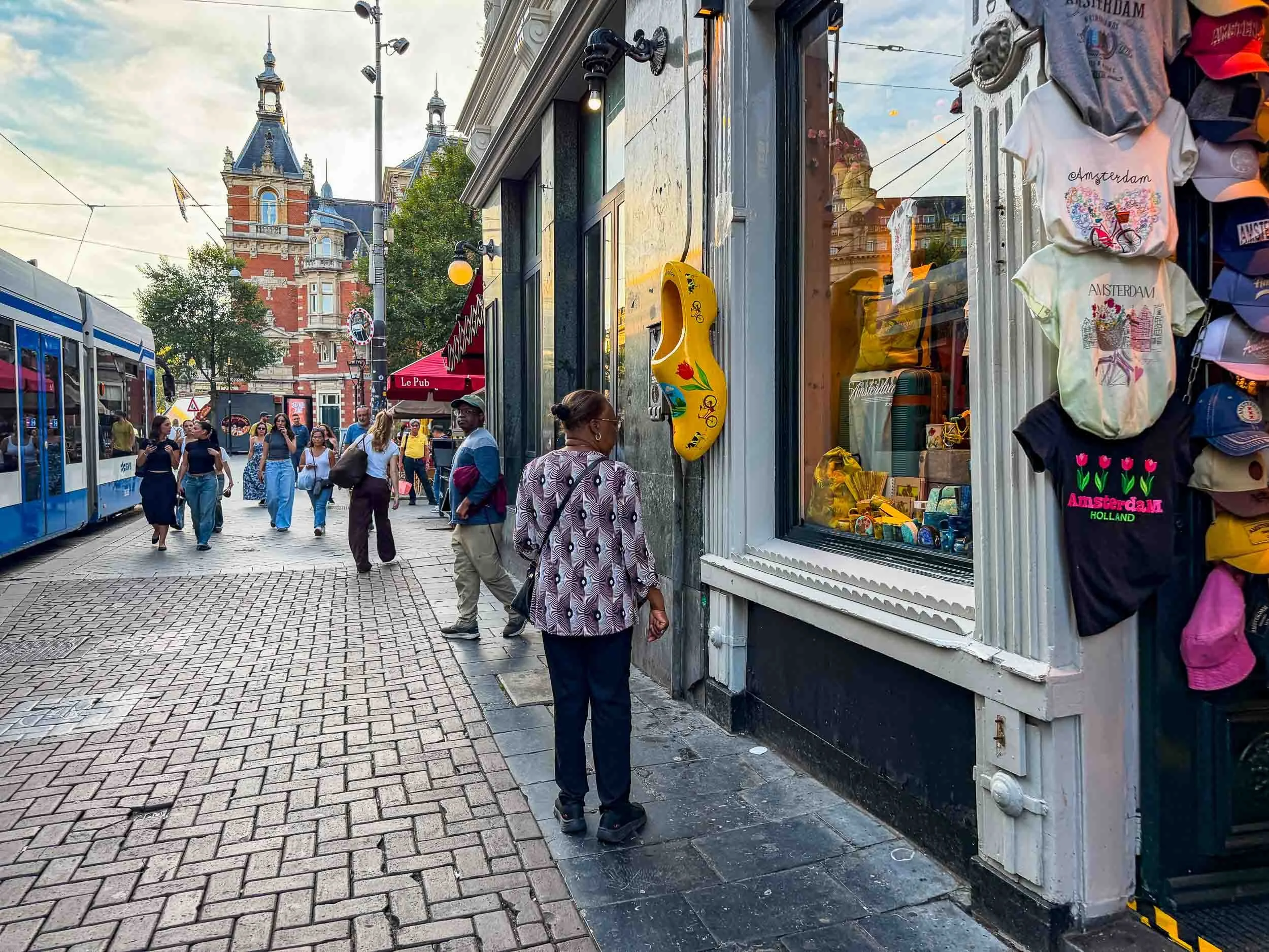 202609291832-IMG_3520-Amsterdam-Window shopping.jpg