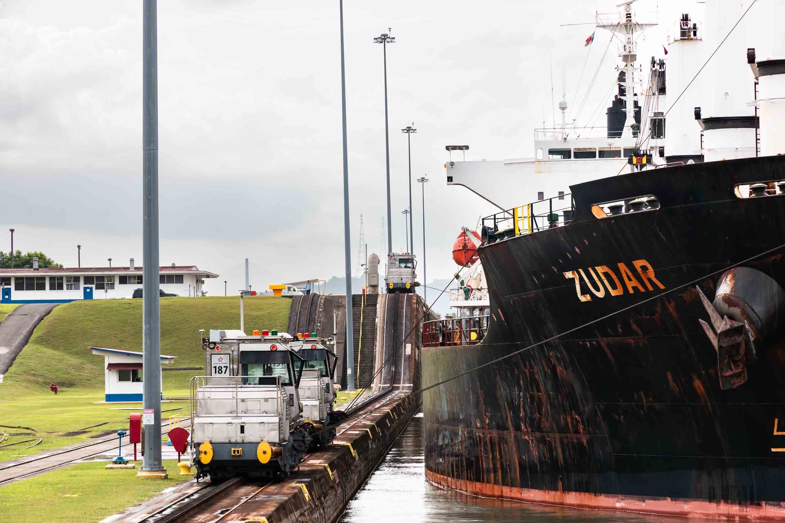 Here you can see the "Mules" at the side of the cargo ship to keep it straight in the Locks. The ship uses its own power to move forward.
