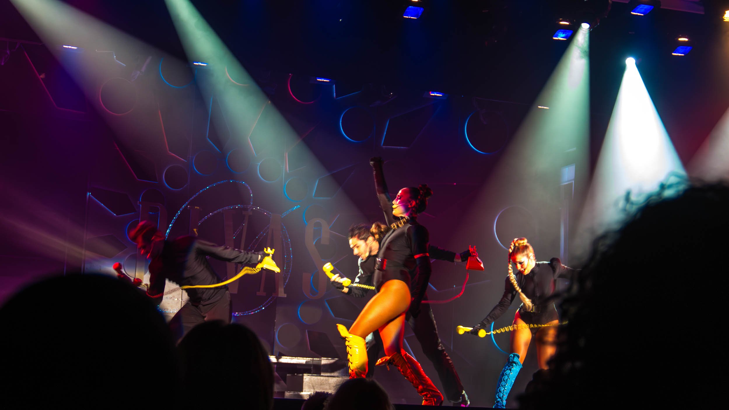 Showtime on Carnival Fascination 1