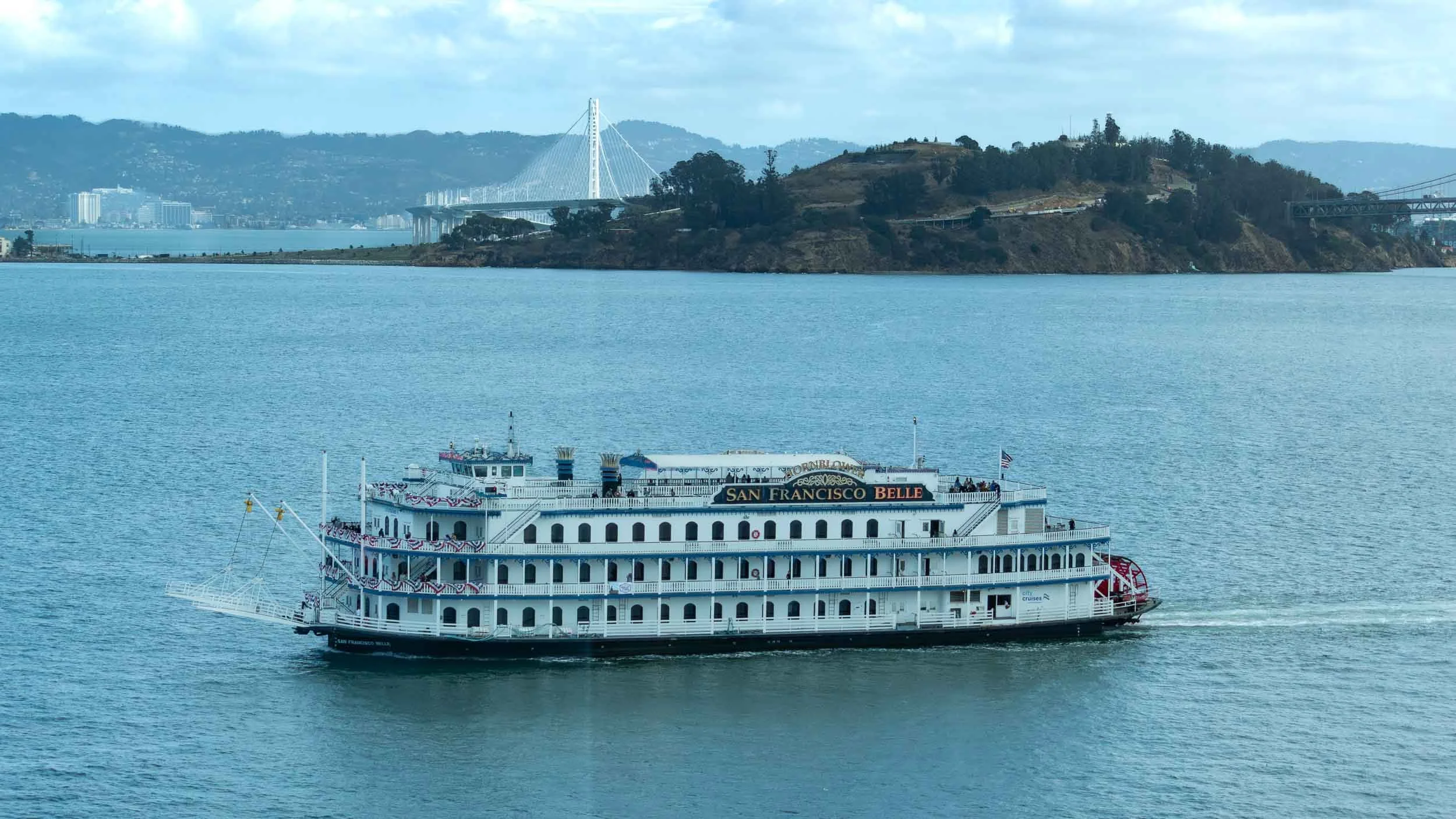 Harbor cruise boat