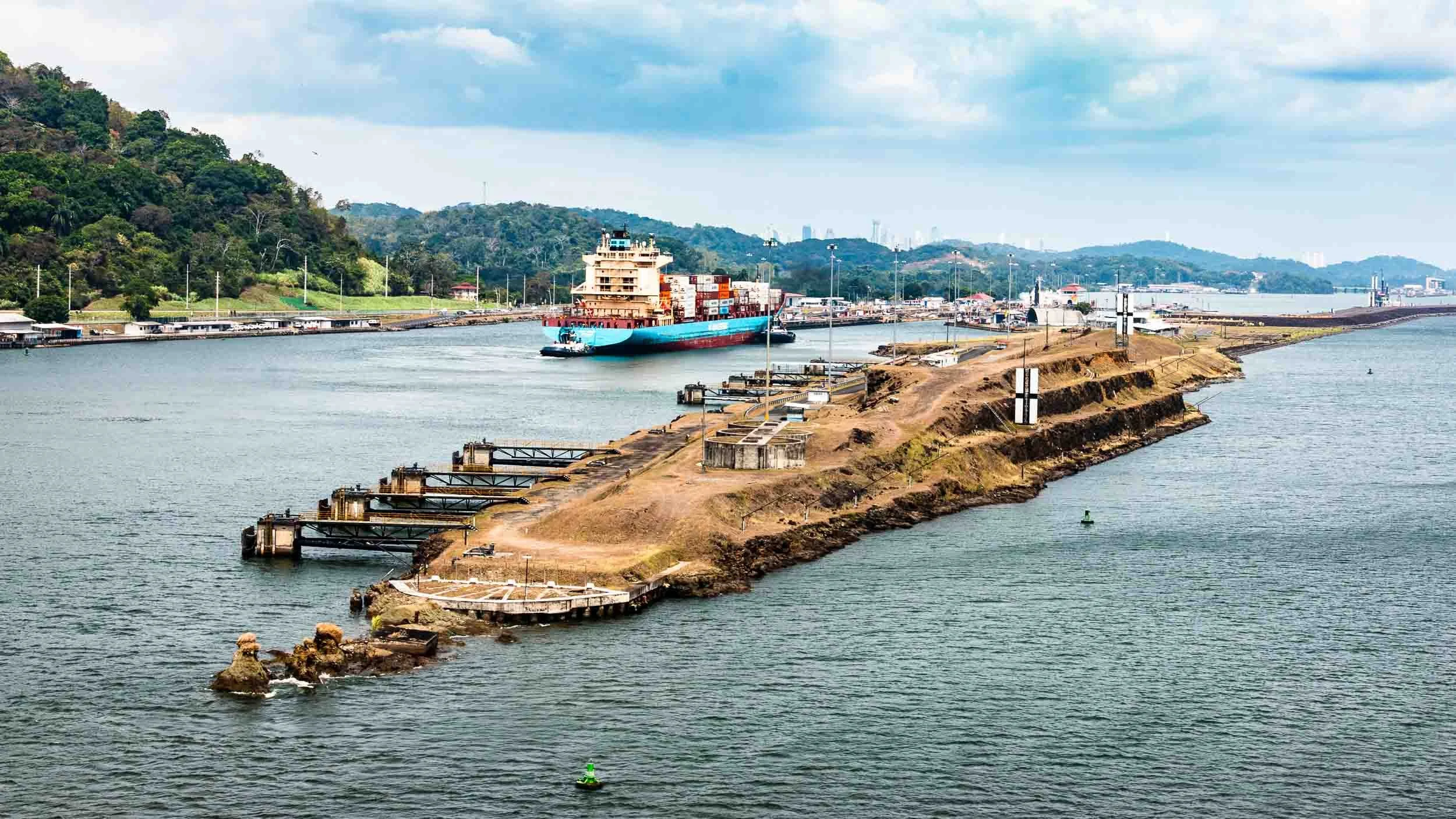 A man-made center pier in the Gatun Lake to help keep ships in their lanes. It separates the lanes to the old locks and the new locks.