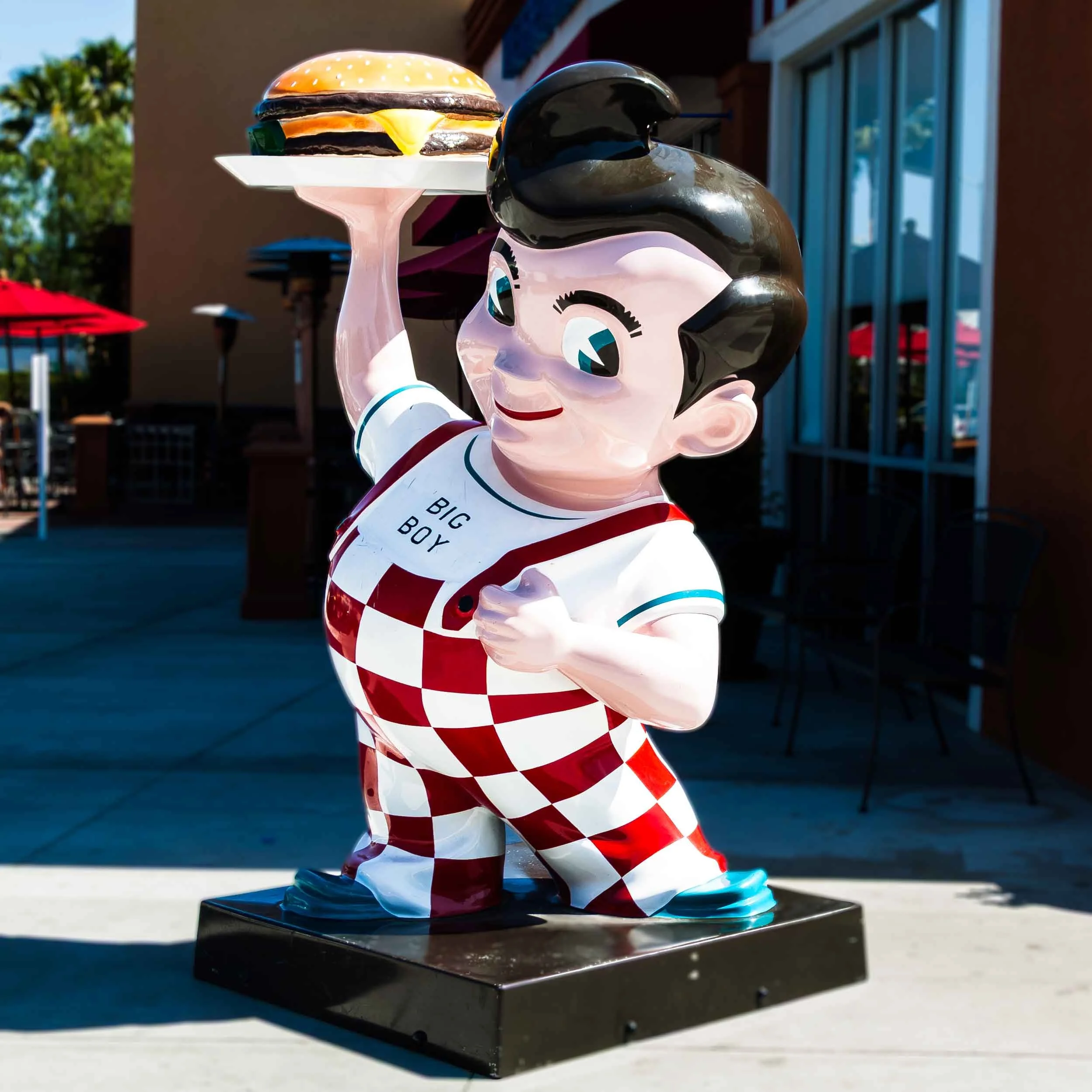 June 20, 2010: Icon of Big Boy Restaurants. Not many in California anymore.