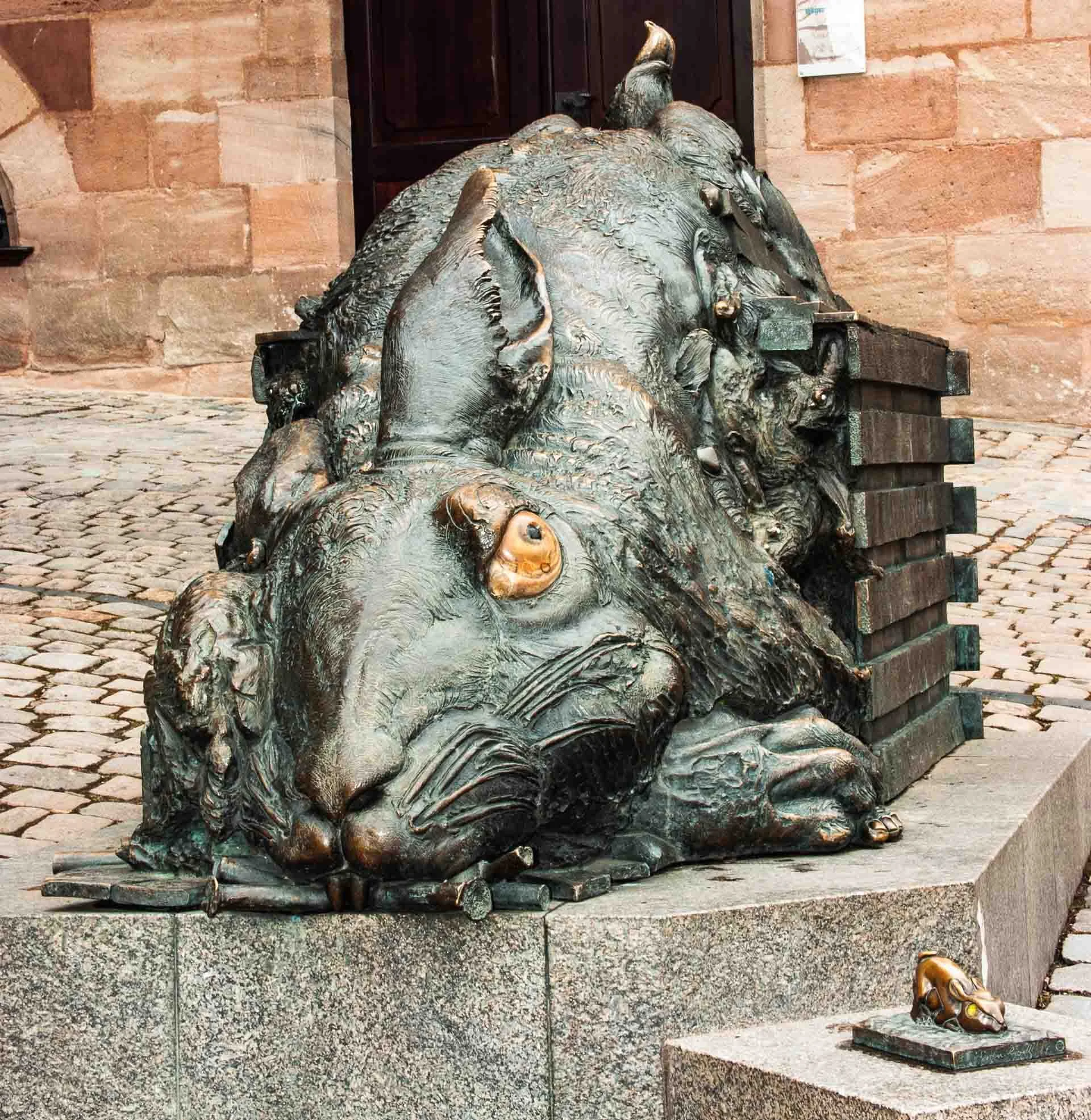 200503130600-PICT0955-Nuremberg-Durer-Hase Skulptur.jpg
