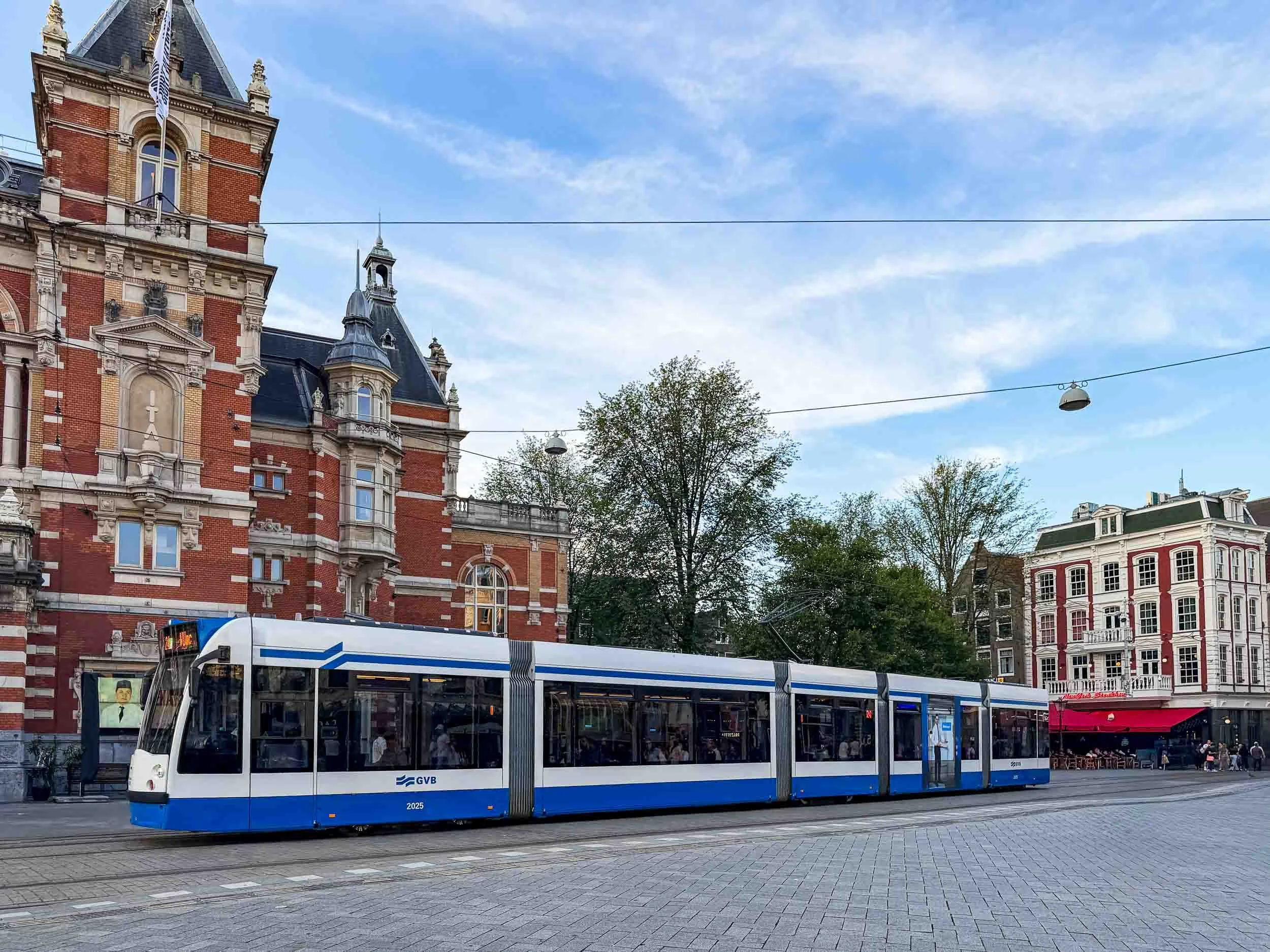202609291837-IMG_3529-Amsterdam-Sleek city tram.jpg