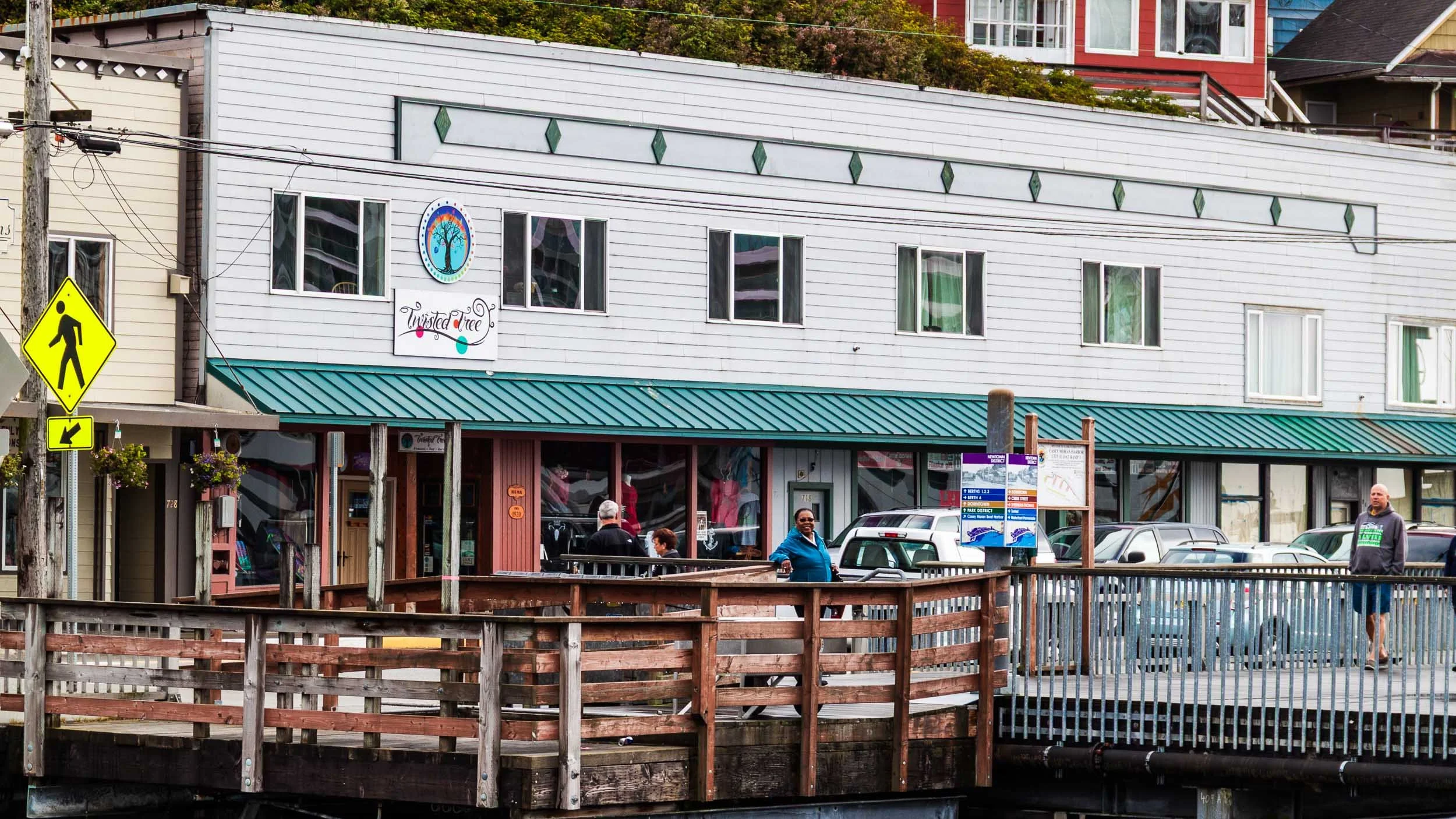 20140905-IMG_3647-Ketchikan-Watching us go after the eagle.jpg