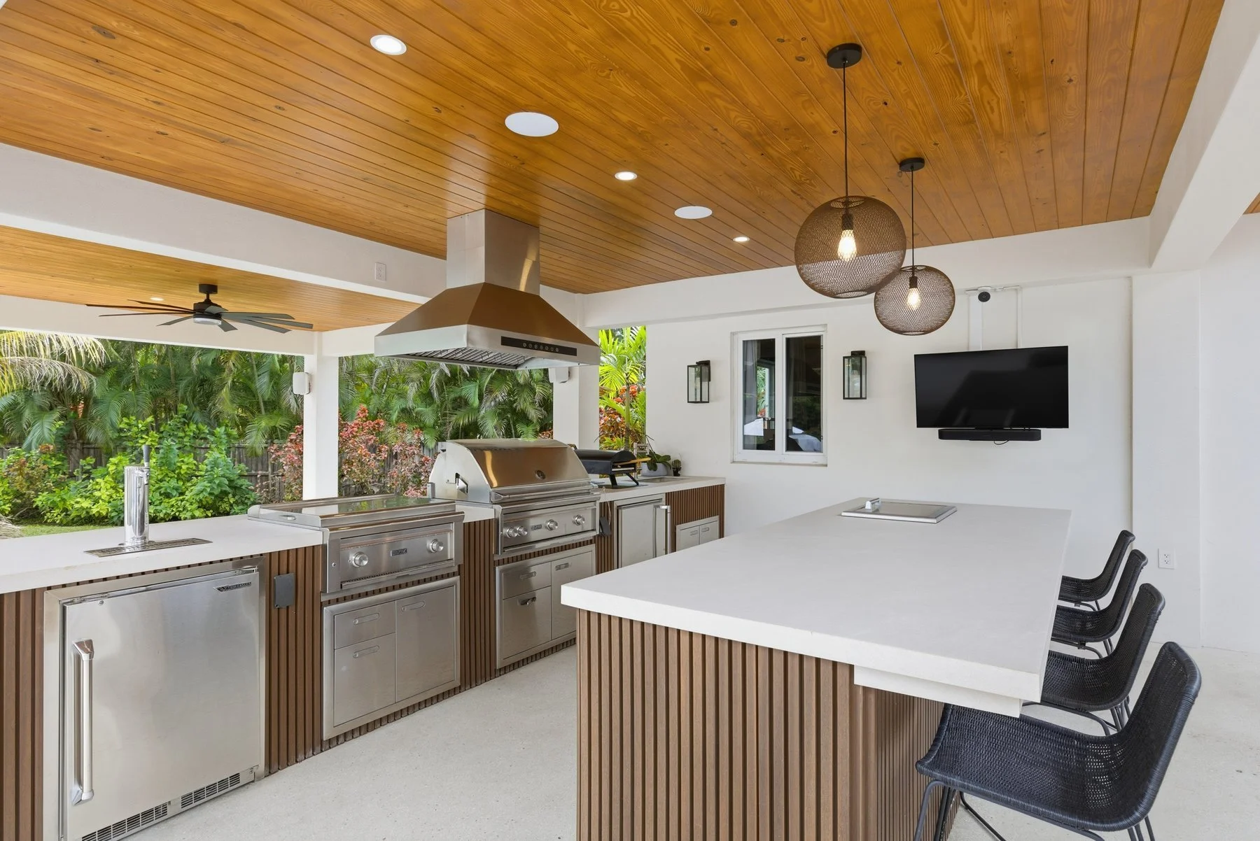Outdoor Kitchen and Smart TV