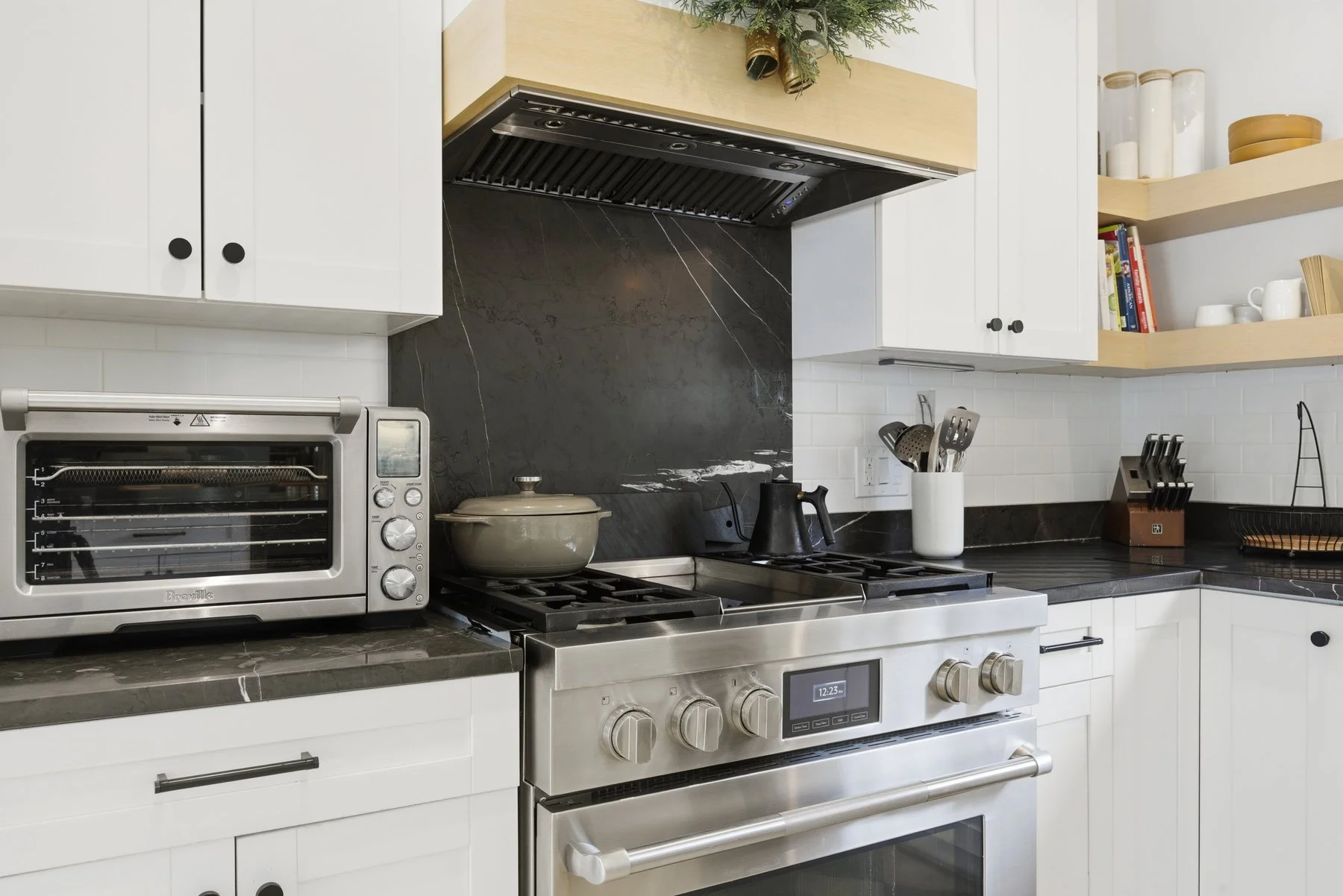 Gas Jenn-Air with Breville Air Fryer 