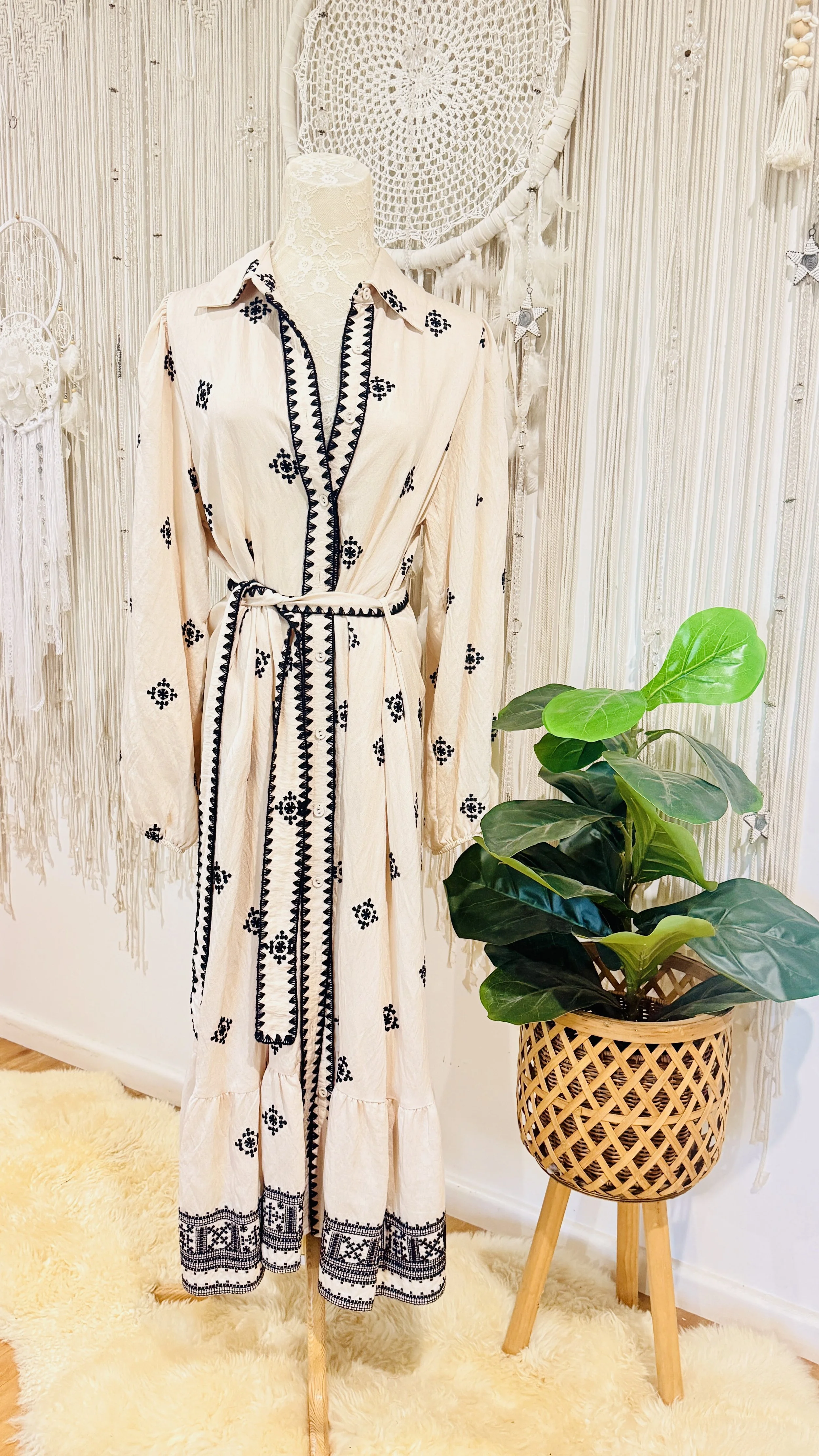 🤍 Embroidered Linen Maxi Dress / Duster