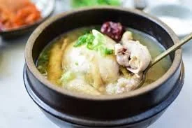 A bowl of Korean algae soup with rice and green onions.