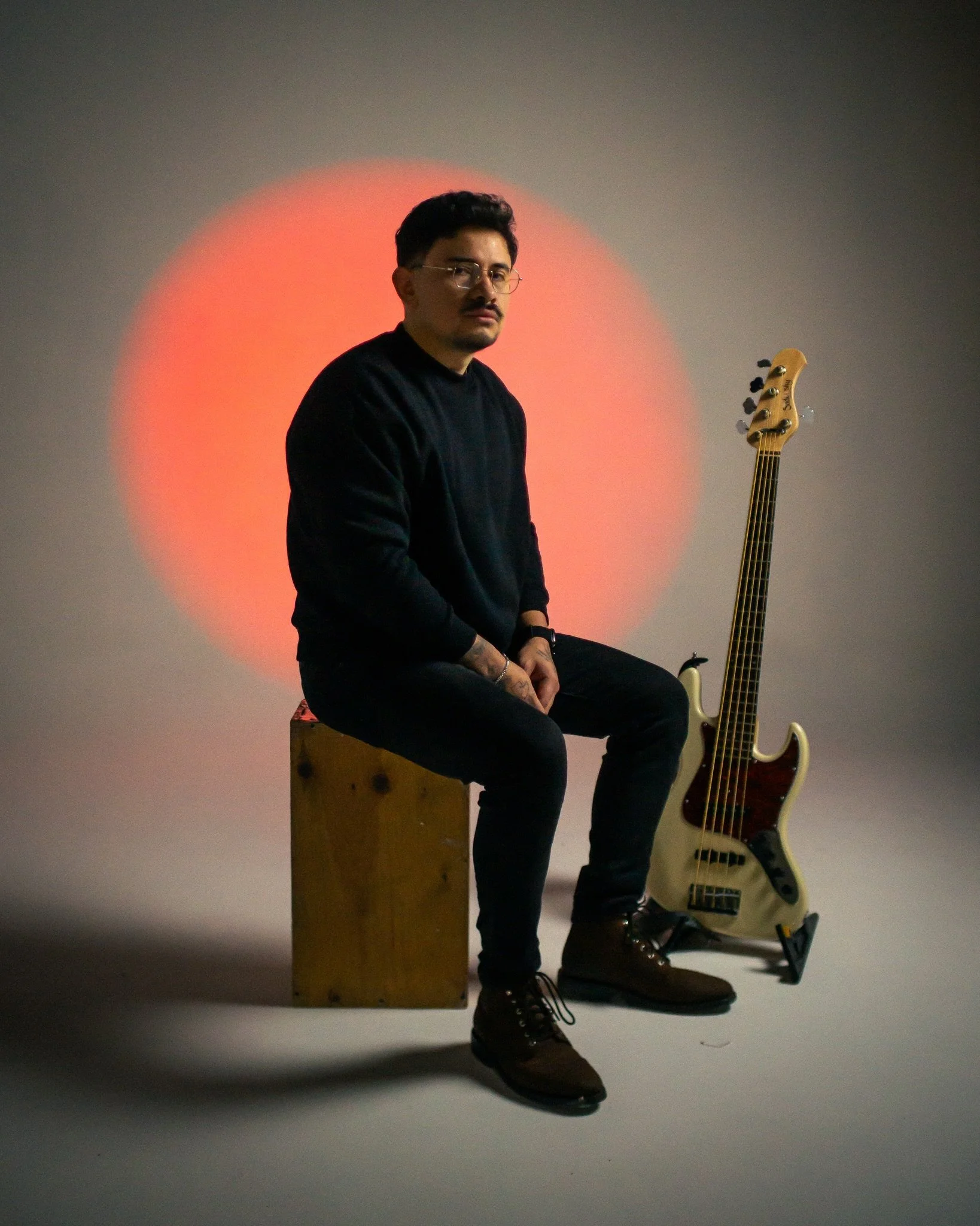 Just a Salvadoran guy who happens to play the bass 🥸.
Currently working on my O1-B Visa application to stay in the US, wish me luck. 🤞🏻
#elsalvador