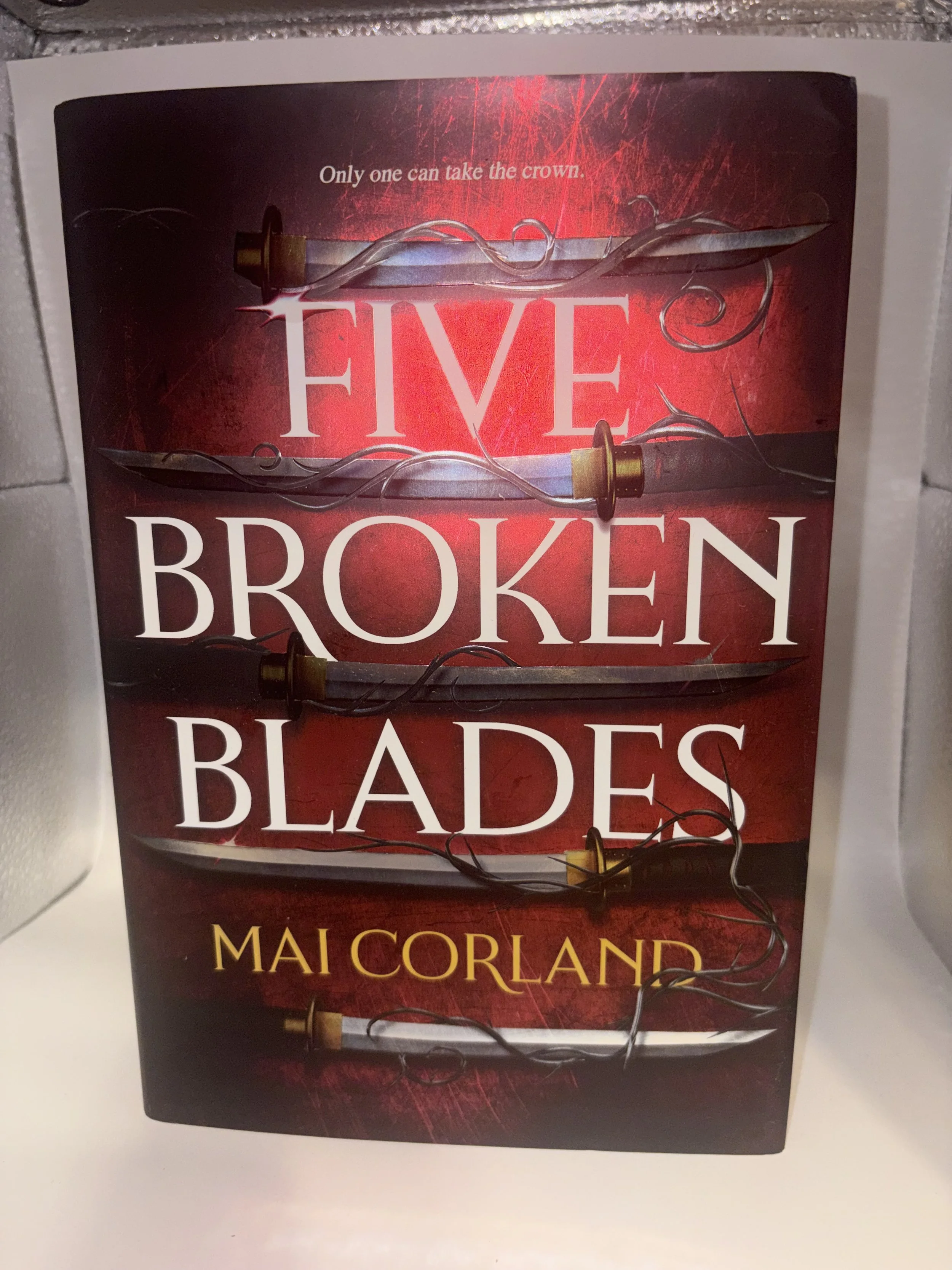 Five Broken Blades (Deluxe Limited Edition): A Slow-Burn Assassin Romantic Fantasy (The Broken Blades, 1)