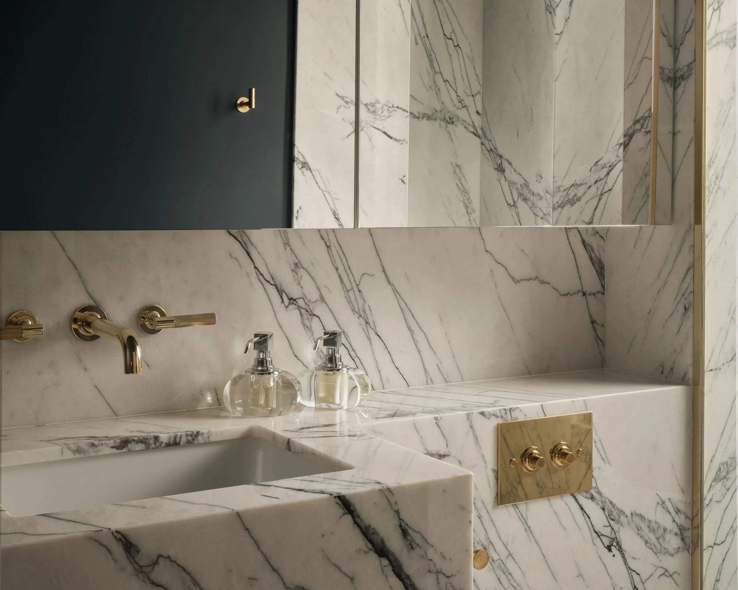 Callender_Howorth_Rue_Buenos_Ayres_Contact_Sheet_01_GUEST+BATHROOM.jpg