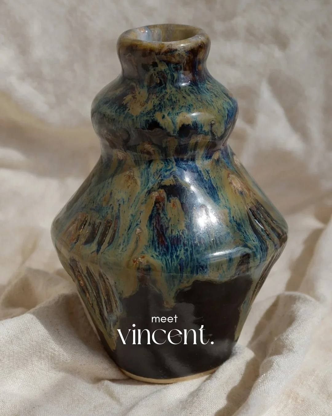 meet vincent. 

reminds me a little of van gogh&rsquo;s &ldquo;the starry night&rdquo;.

#pottery #ceramics
