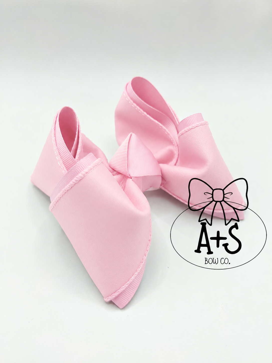 Solid grosgrain bow